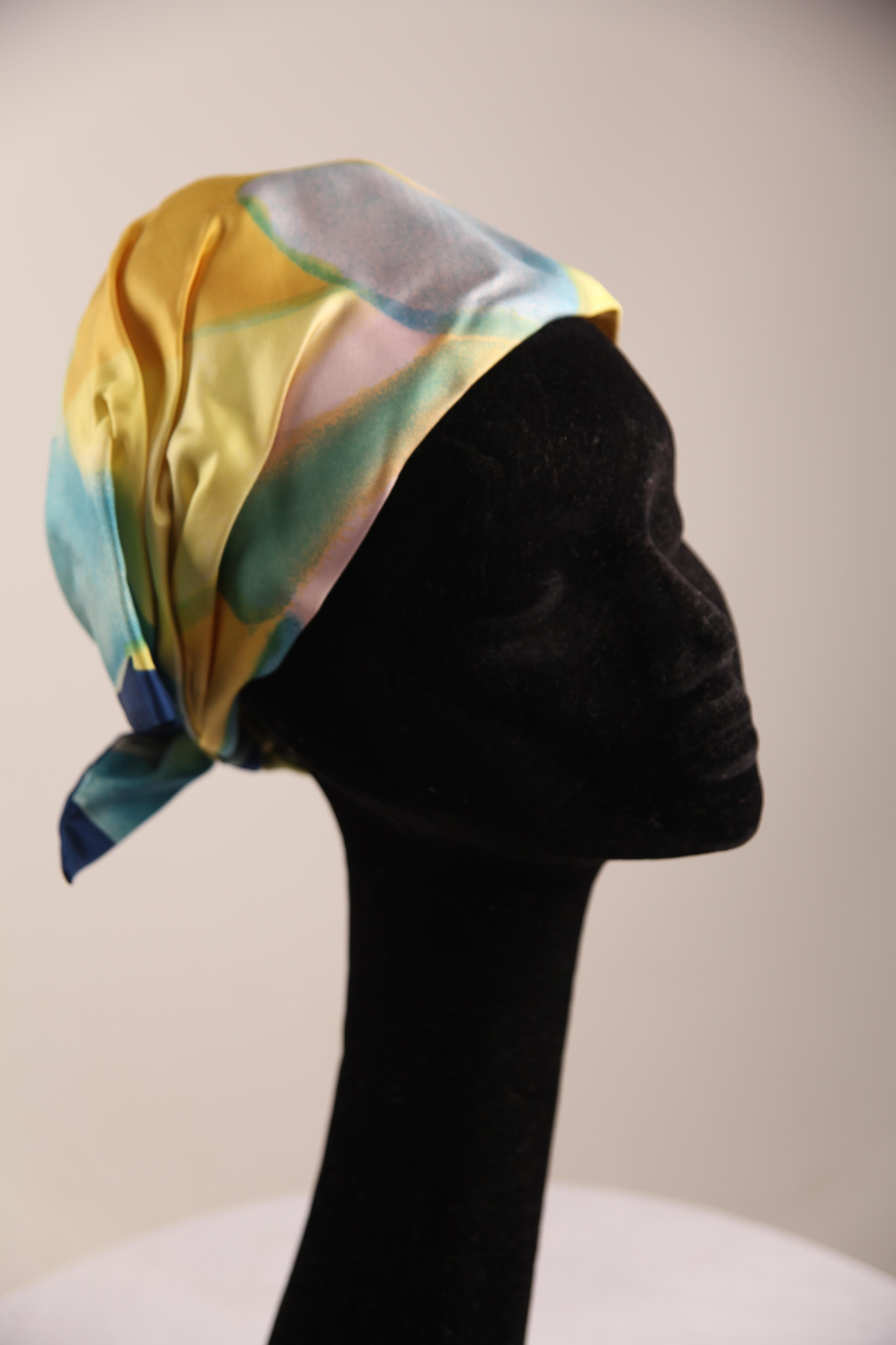Jeanne Lanvin pleated silk turban hat, c. 1960s In Good Condition In London, GB