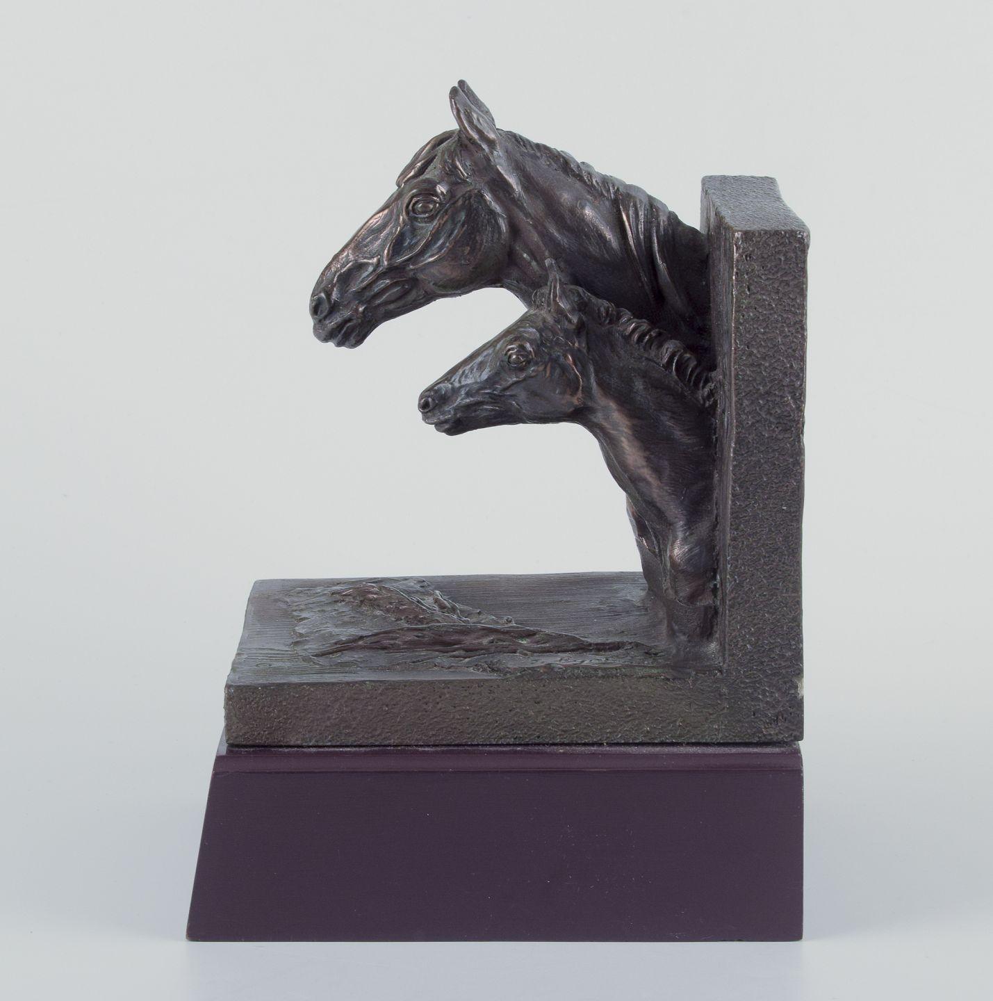 Jeanne Patricia Rynhart, scultrice irlandese. Fermalibri in bronzo con teste di cavallo In condizioni ottime in vendita a København, Copenhagen
