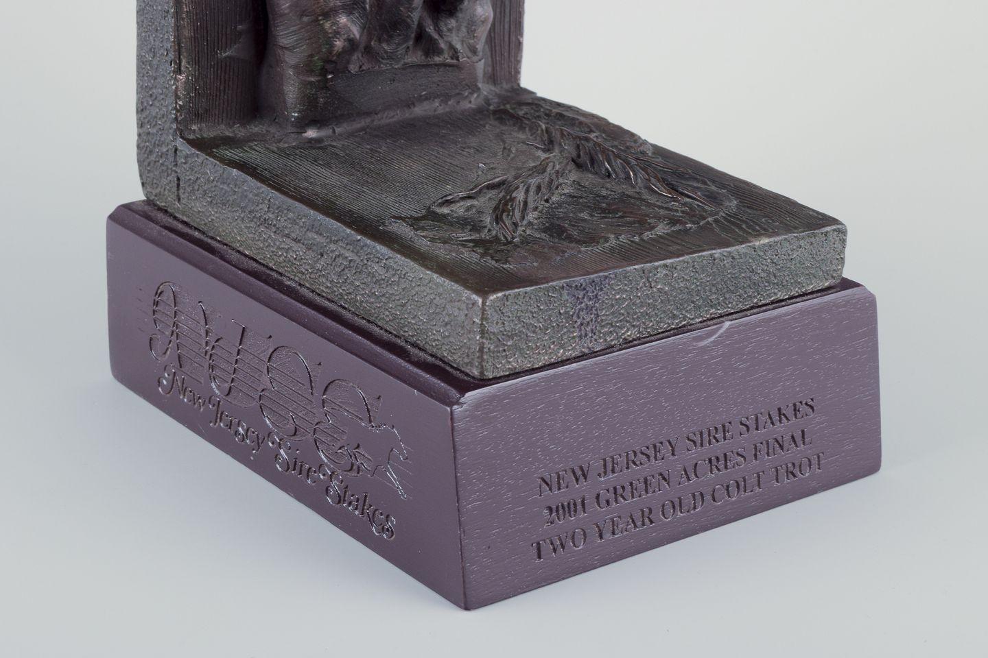 Jeanne Patricia Rynhart, scultrice irlandese. Fermalibri in bronzo con teste di cavallo in vendita 2