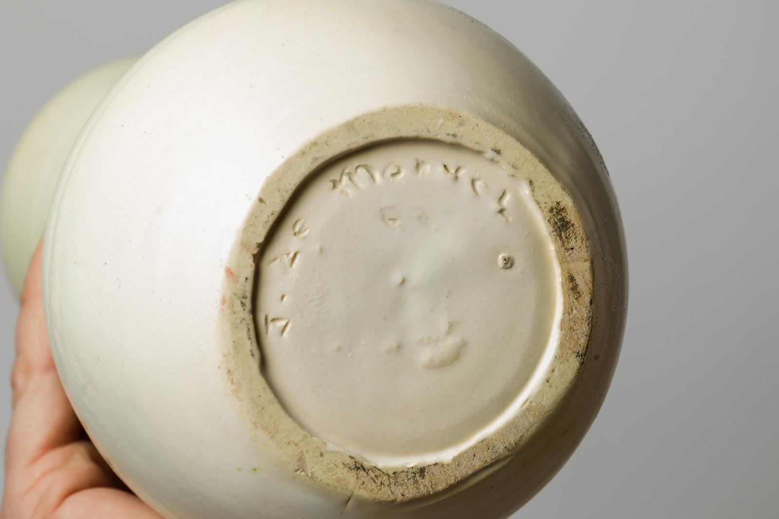 XX secolo Jeanne Pierlot De Monvel Vaso brocca in ceramica bianca e rossa 1950 Ratilly in vendita