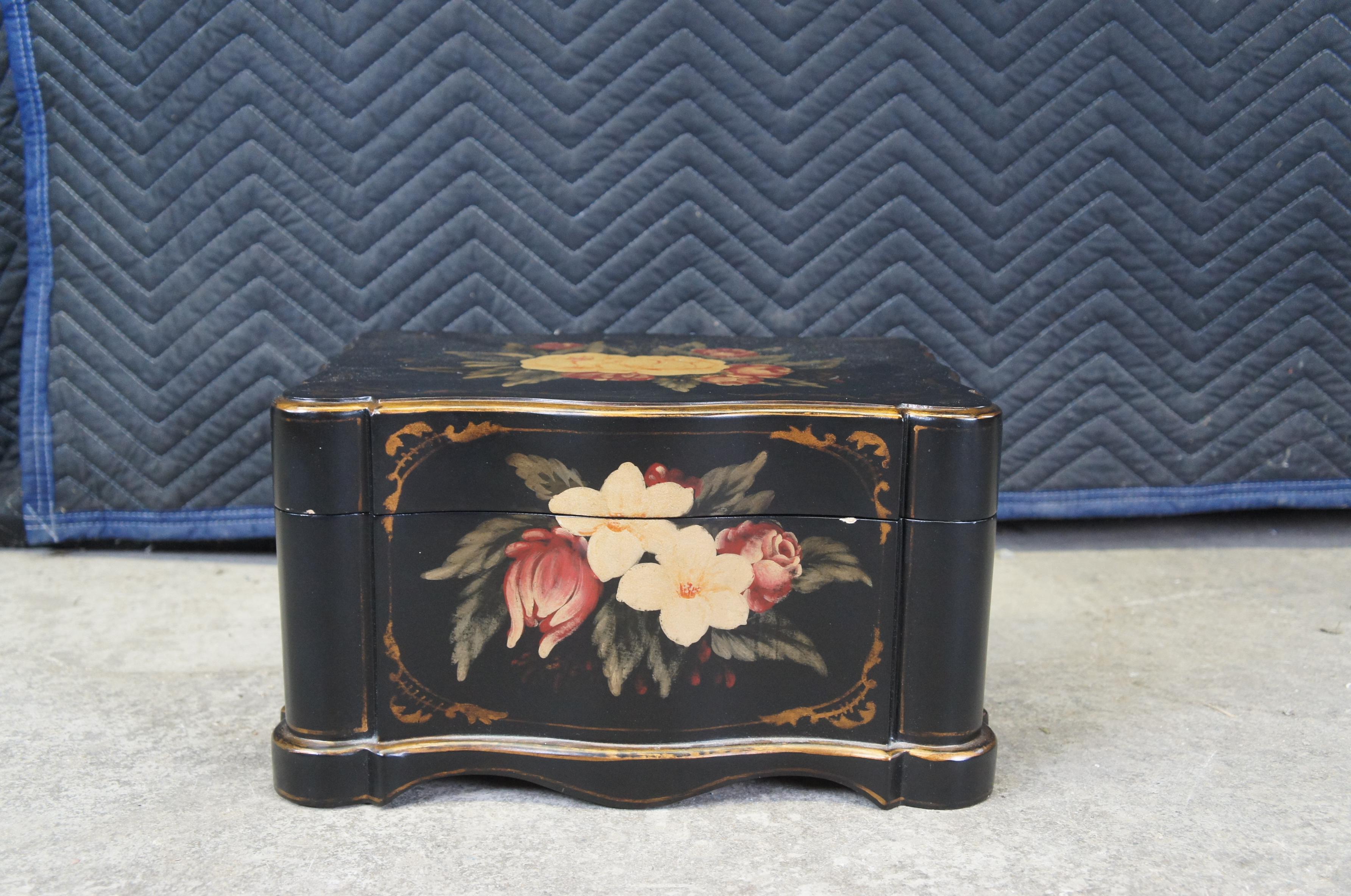 Jeanne Reeds Ltd Tole Style Decorative Scalloped & Painted Keepsake Trinket Box In Good Condition In Dayton, OH