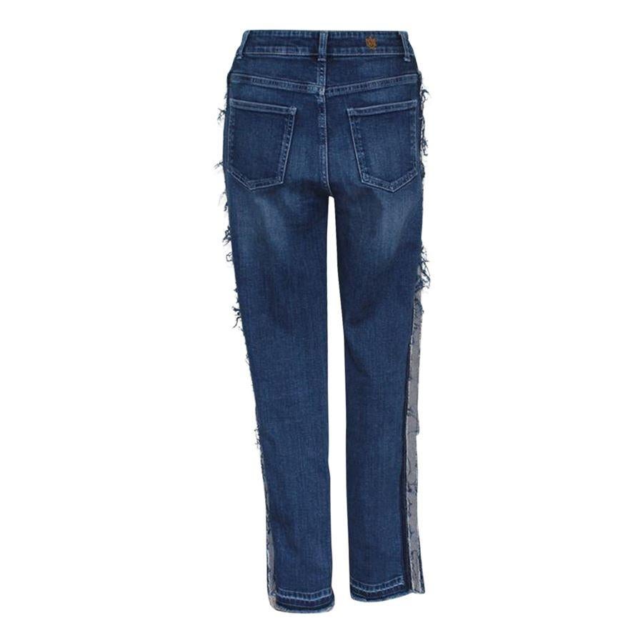 Denim Dark blue color 5 pockets Stretch fabric High waist Processing on the sides With frayed rim Length cm 99 (38.97 inches) Waist cm 33 (12.99 inches)
