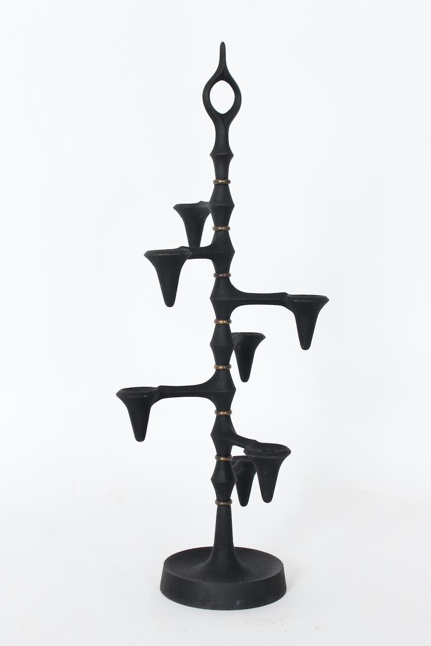 Calco Jeans Quistgaard per Dansk Candelabro girevole in ferro nero e ottone, anni '60 in vendita