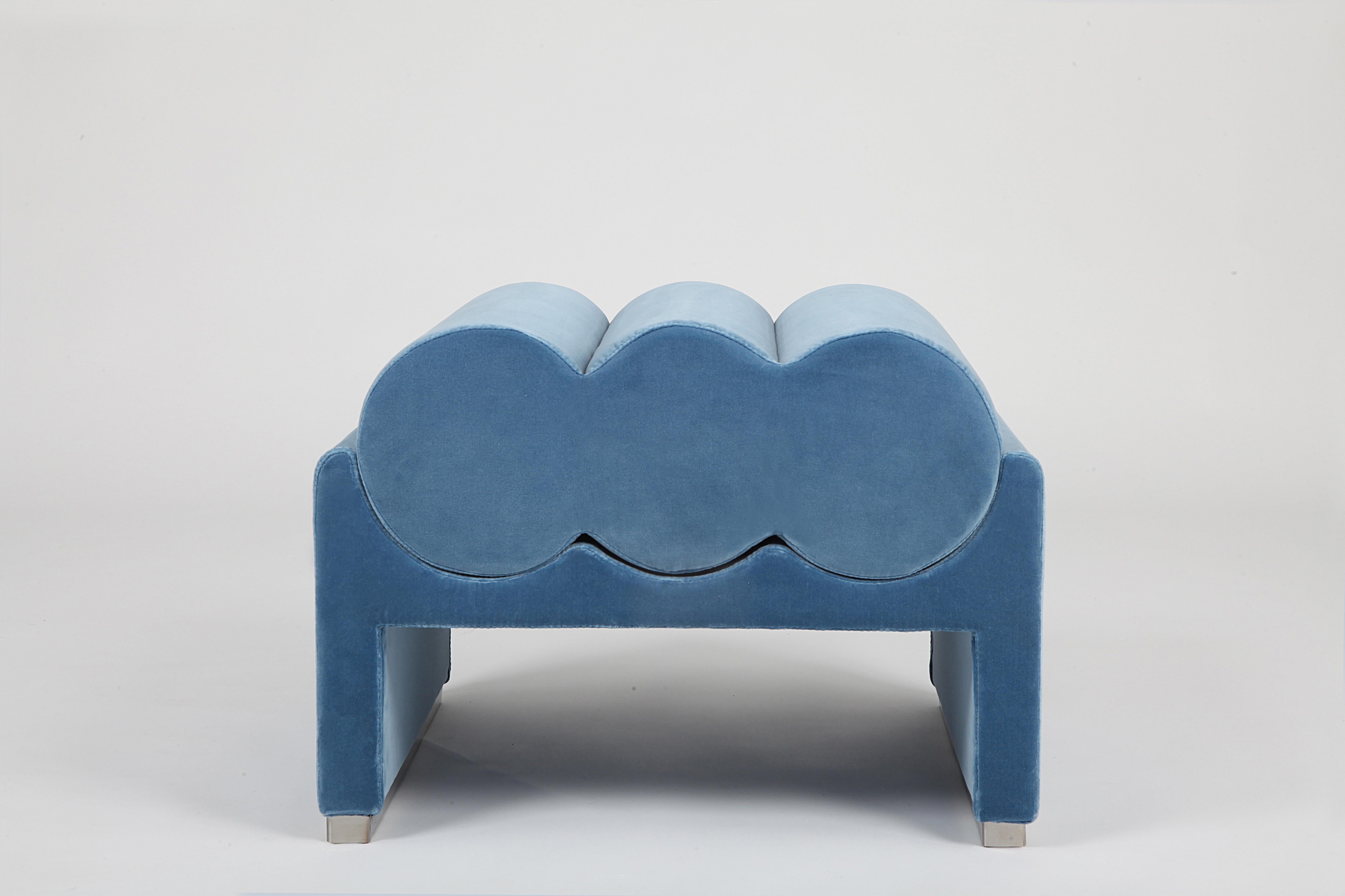 Jeans Velvet Kyl Short Pouf by Dalmoto
Dimensions: D 51 x W 55 x H 40 cm. SH: 40 cm.
Materials: Metal and velvet.

Available in different upholstery options and finishes. Available in two sizes. Please contact us. 

Kyl is a fabric pouf inspired by