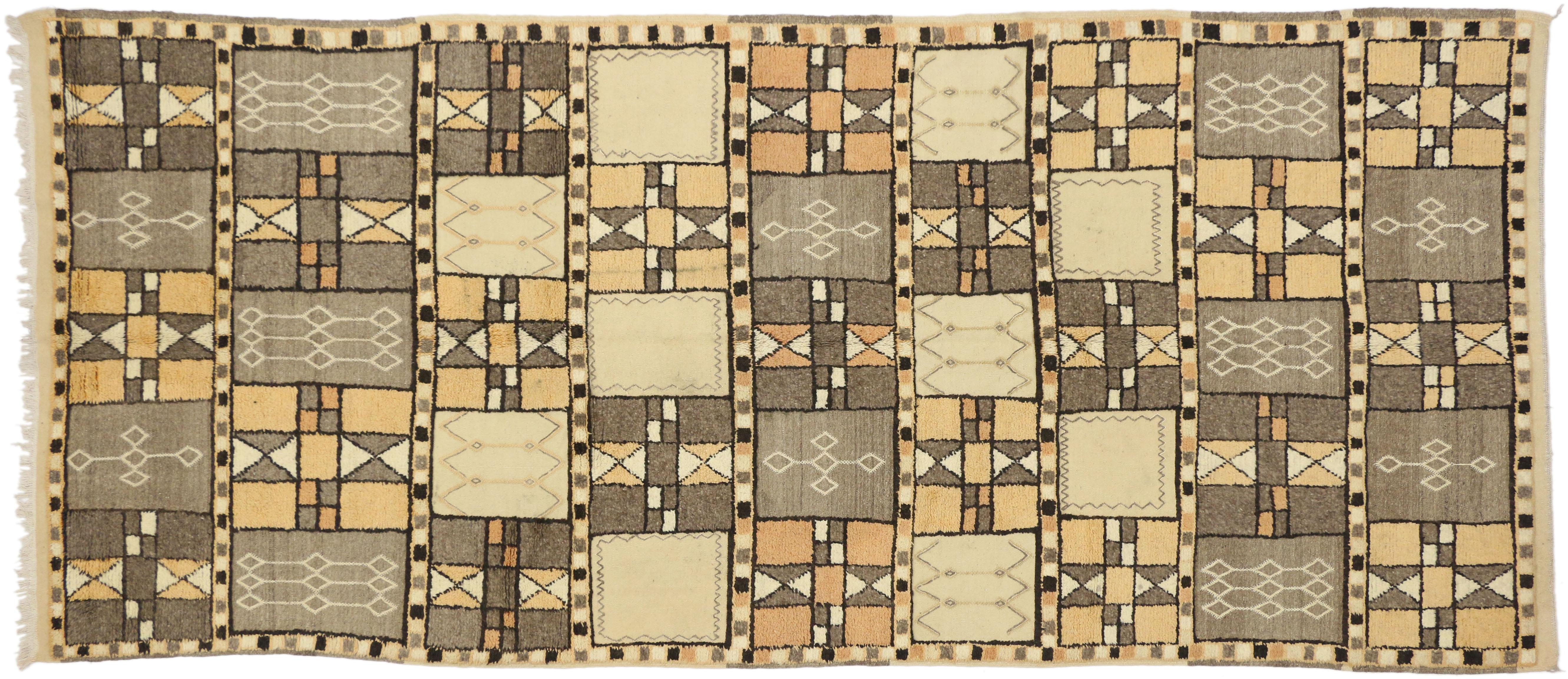 20th Century Jebel Siroua Vintage Moroccan Rug Colors with Neutral Colors and Modernist Style