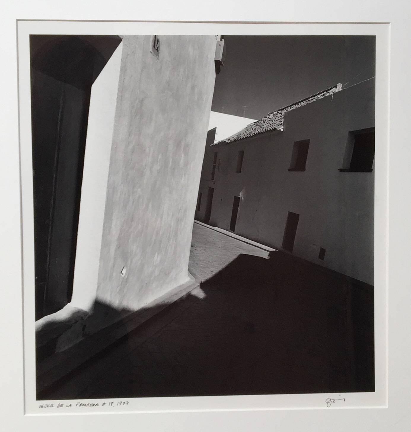Vejer de la Frontera #18, stampa alla gelatina d'argento, 1977 - Black and White Photograph Nero di Jed Fielding