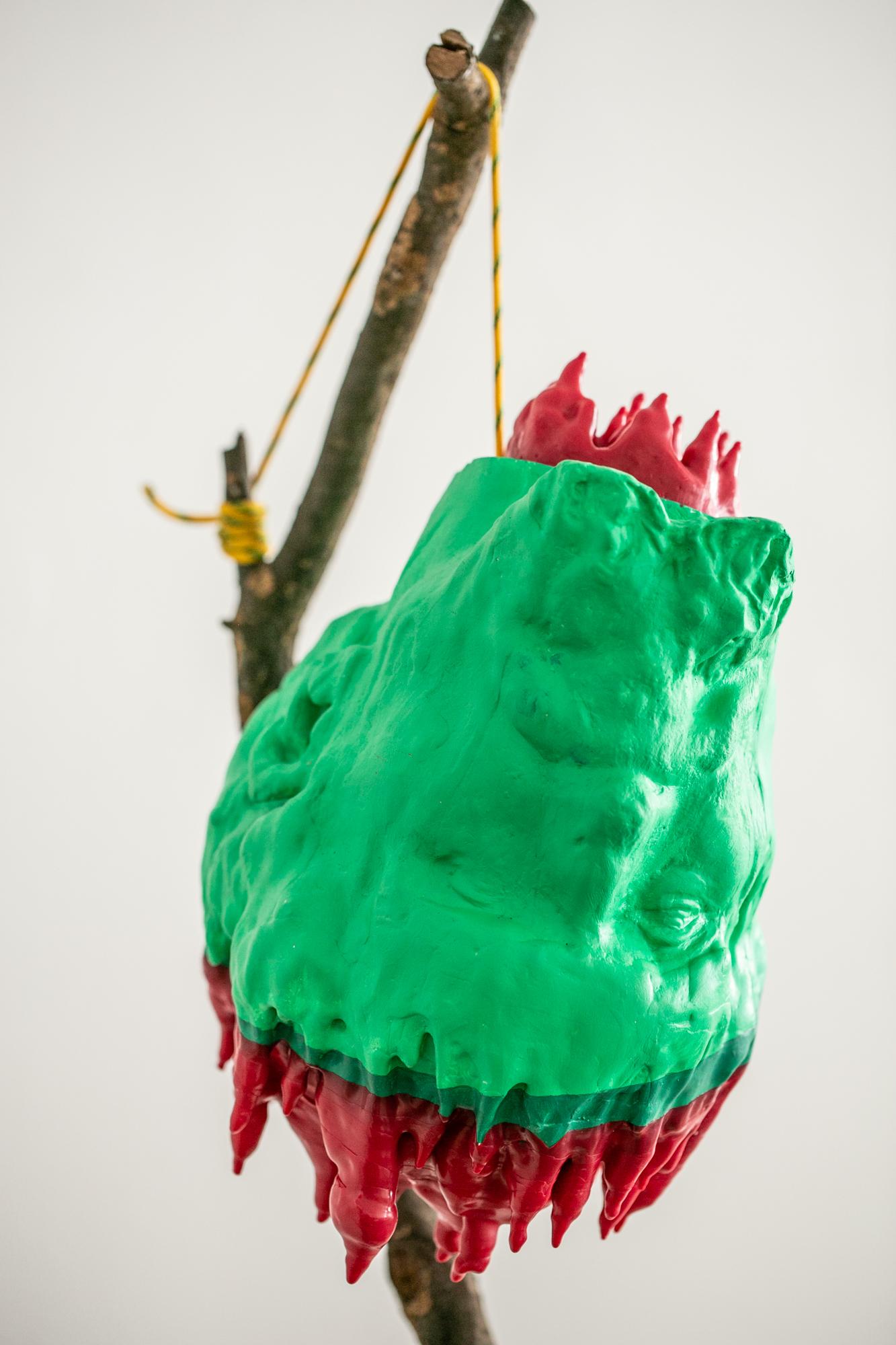 « Un historique exact de ce qui s'est produit », sculpture verte, rouge et blanche - Marron Figurative Sculpture par Jedediah Morfit