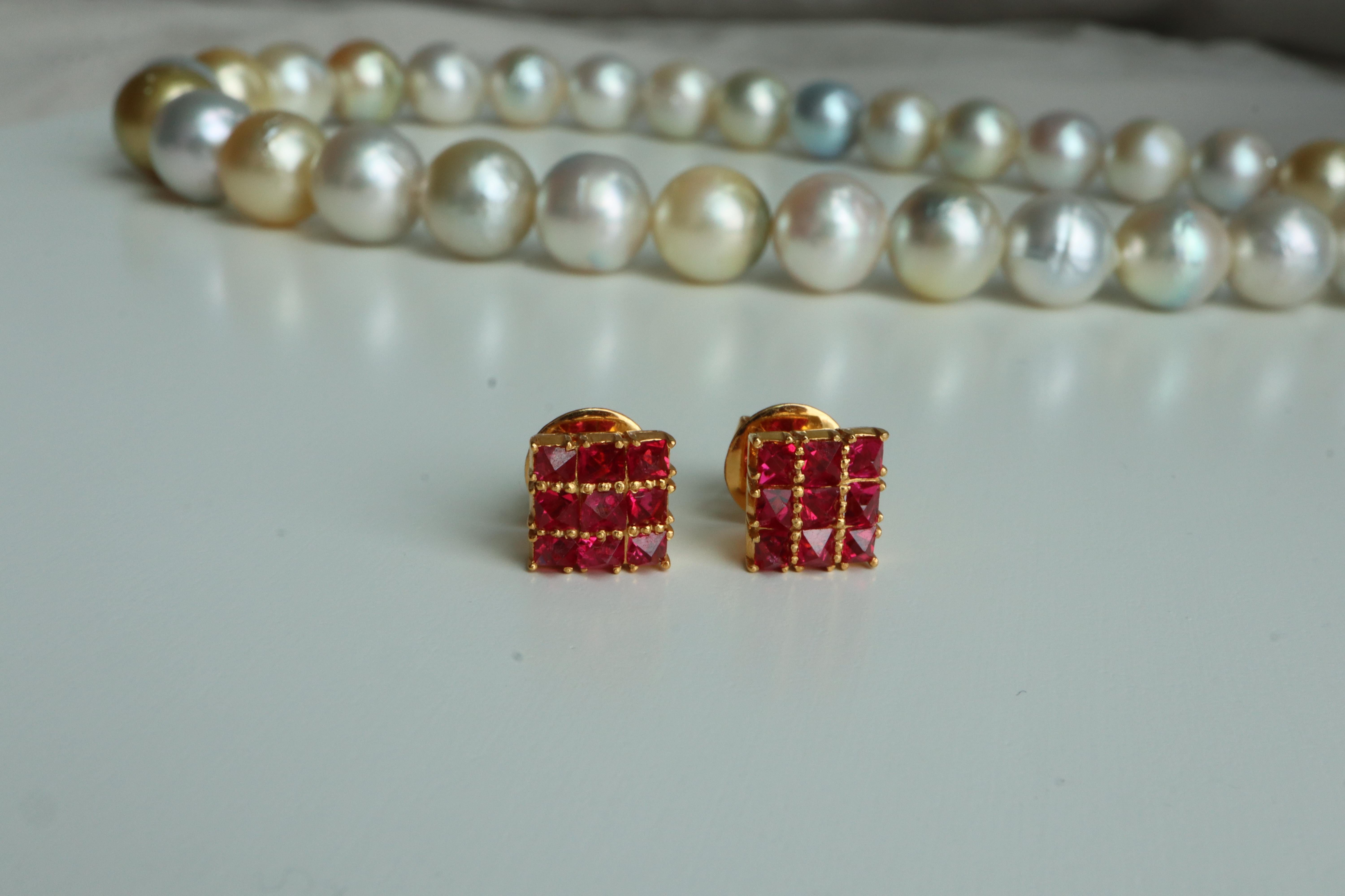Caratteristiche:

Gemma principale (9 pezzi) - Spinello taglio angelo

Peso totale dei carati (9 pezzi) - 2,5Ct (circa)

Misura - 2,19x2mm (circa)

Taglio - Cristallo (ottagonale)

Chiarezza - VVS

Colore- Rosso rosato~Rosso (colore