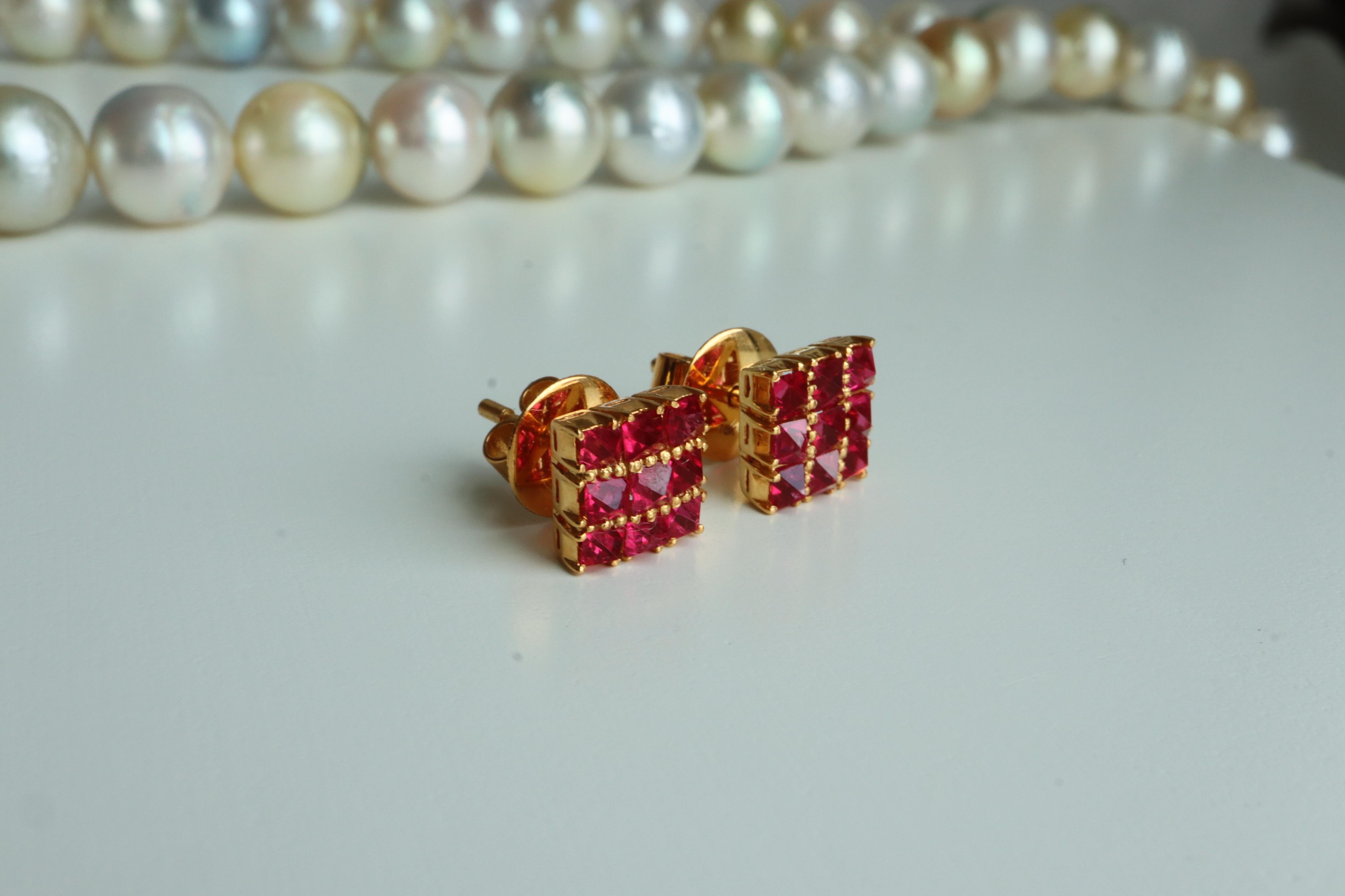 Orecchino con spinello taglio angelo Jedi in oro massiccio 18k In condizioni Nuovo in vendita a Singapore, SG