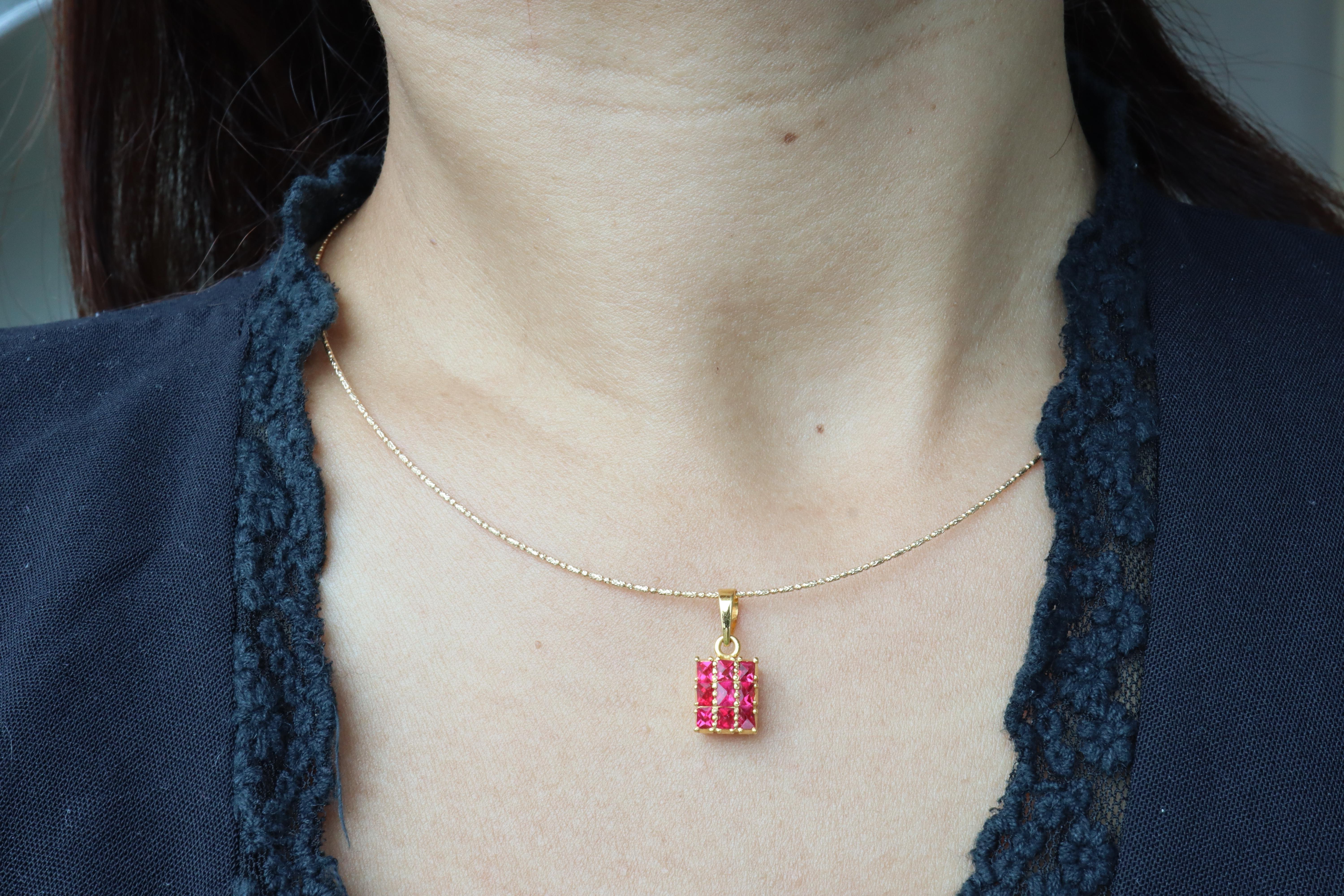 Pendentif en or massif 18k avec spinelle taillée en ange Jedi en vente 4