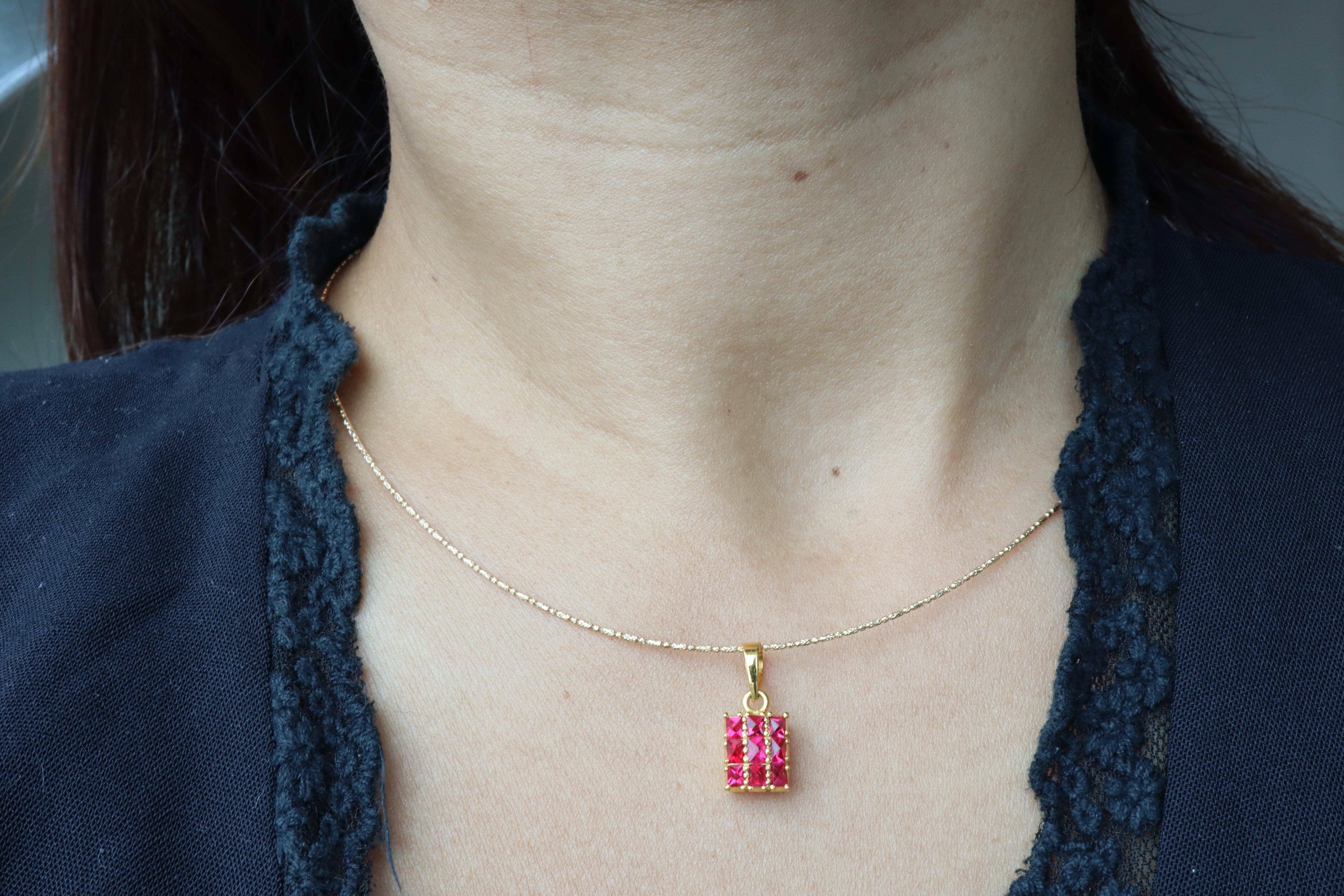 Pendentif en or massif 18k avec spinelle taillée en ange Jedi en vente 5