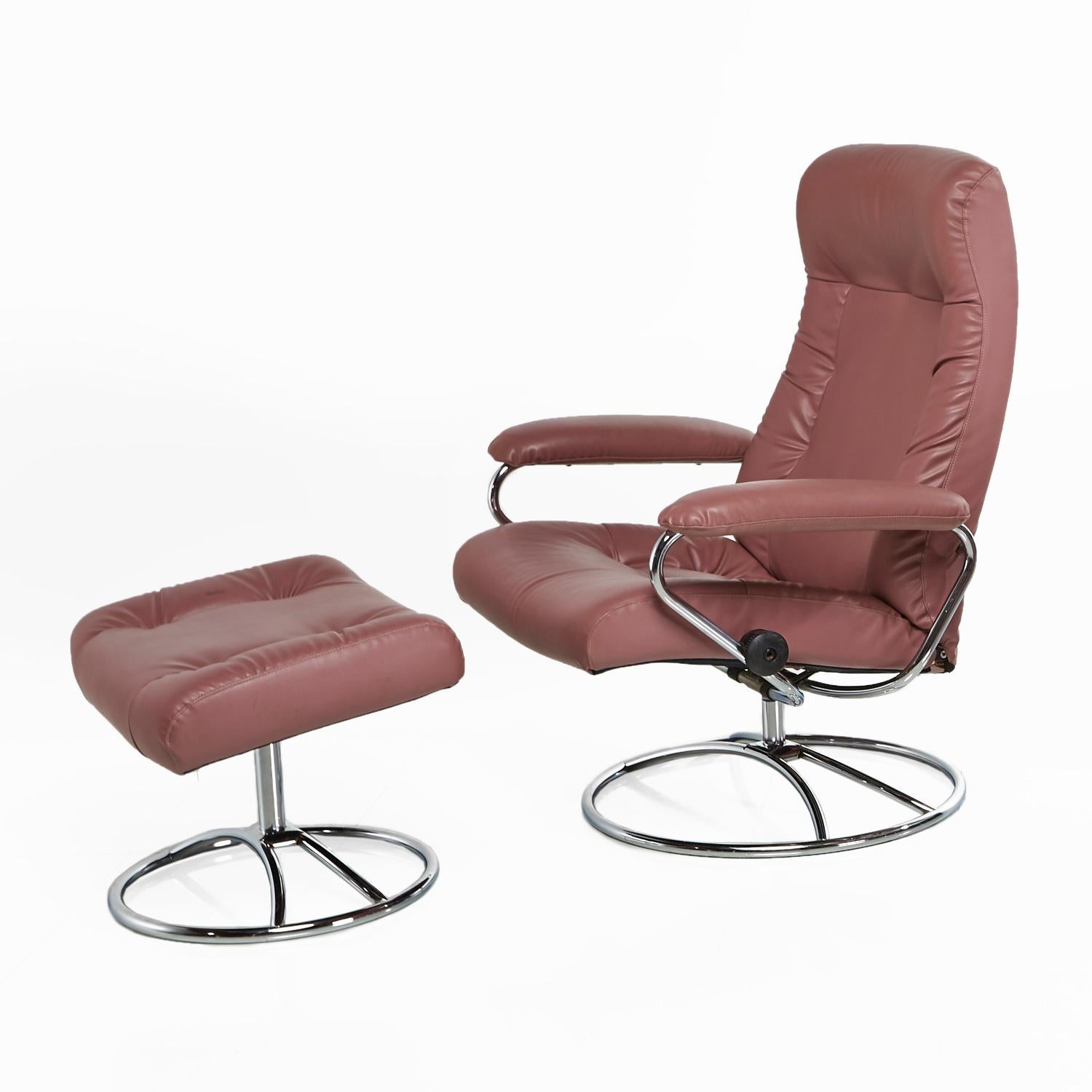 J.E.Ekornes Stressless Recliner Swivel Rose Leather Lounge Chairs and Ottoman In Excellent Condition In Chattanooga, TN