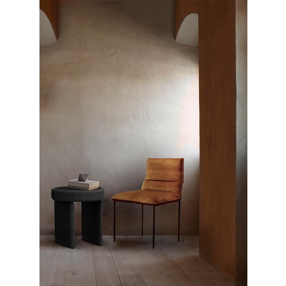 Portugais Chaise contemporaine moderne Jeeves en tissu Brown et métal par Collector Studio en vente