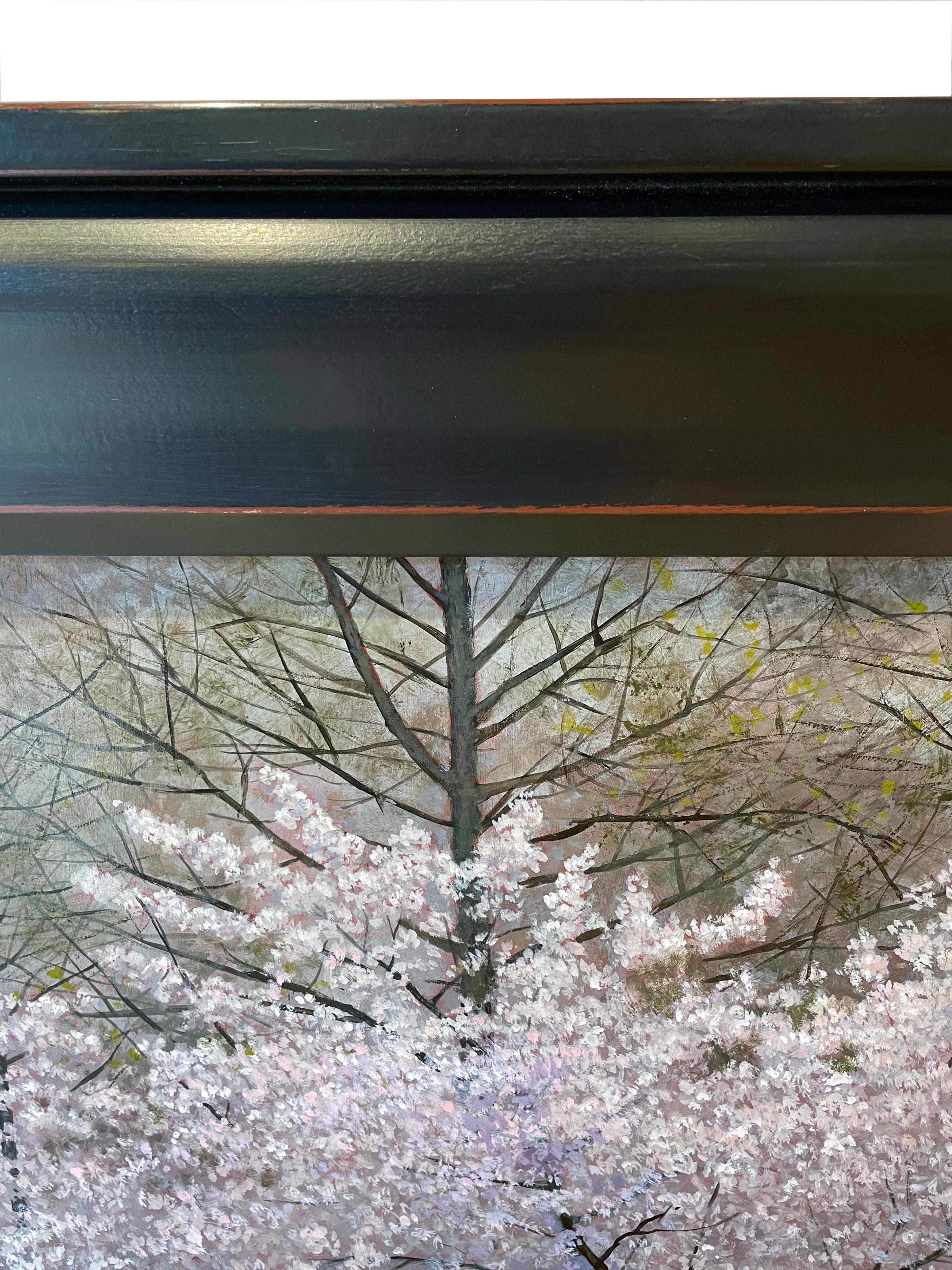 Schmetterling - Frühlingsblüten-Krabapfelbaum in grünem, grasbewachsenem Klarlack, Ölfarbe im Angebot 4