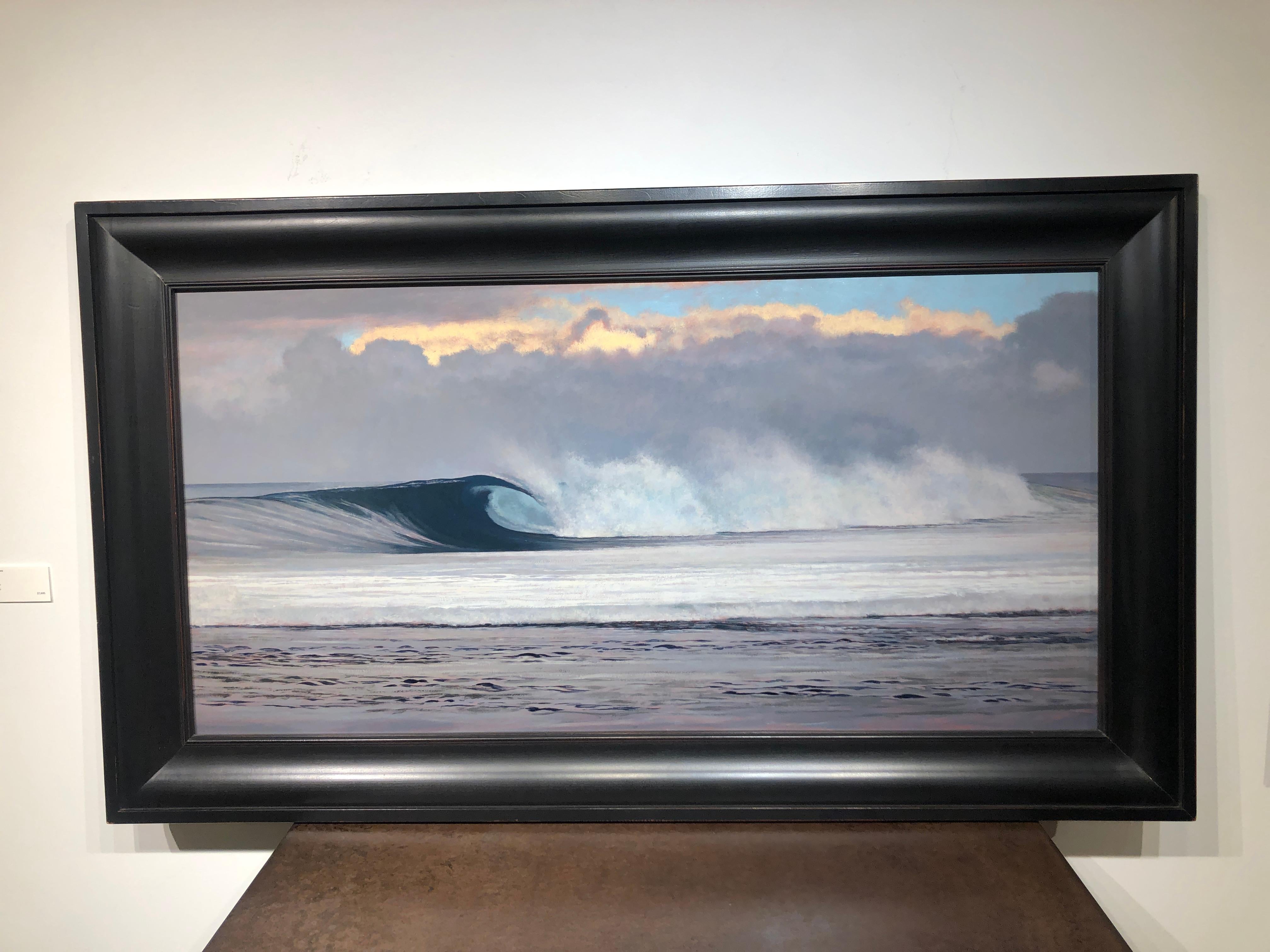 Twilight Wave, Kauai - Shoreline und entstehende Welle mit dramatischem wolkenblauem Himmel  (Zeitgenössisch), Painting, von Jeff Aeling