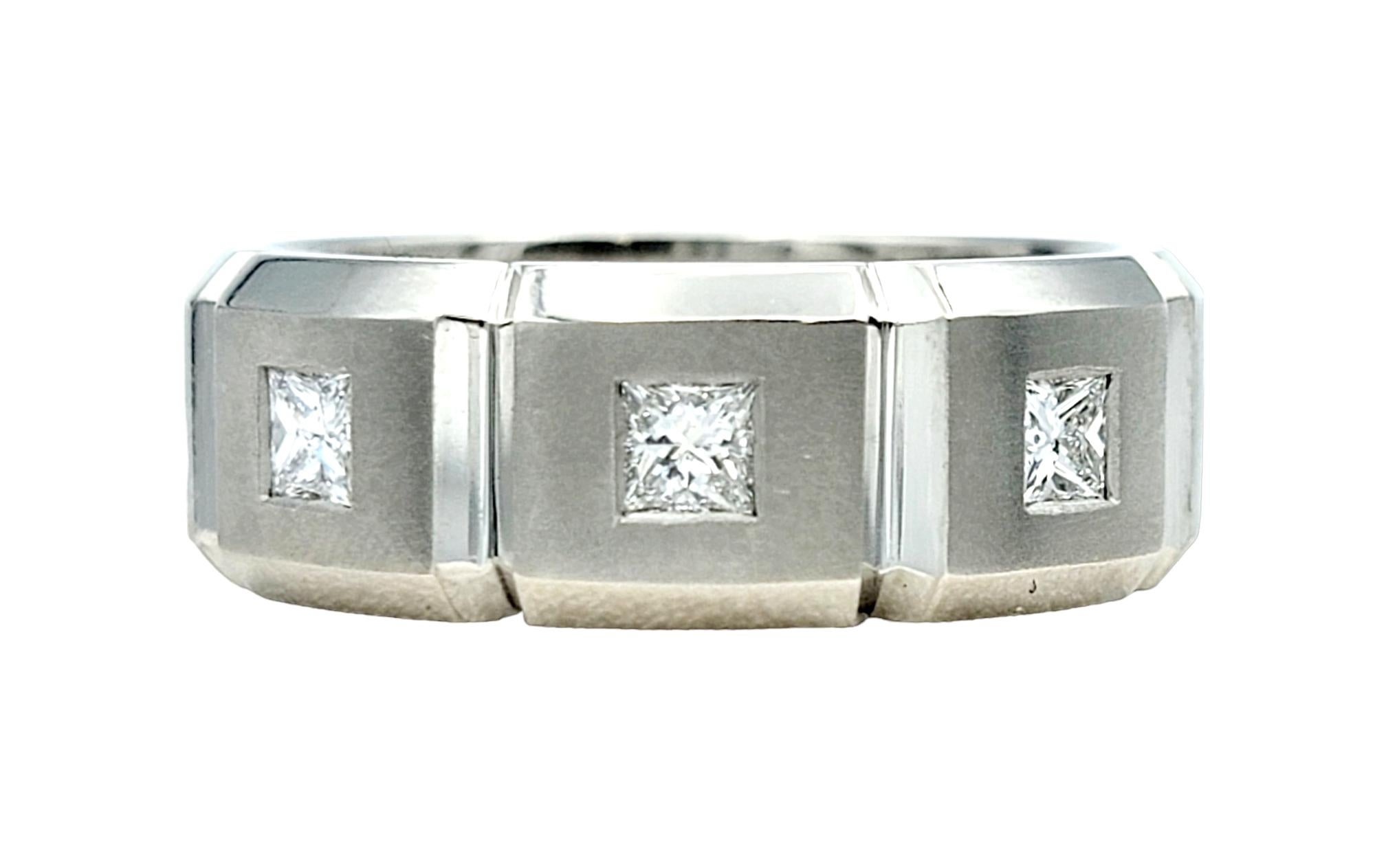 Ring Size: 13

This men's platinum band ring is a masterful blend of sophistication and versatility, making it a perfect choice for everyday wear or a distinctive wedding band. The ridged design along the band adds a touch of modernity and visual