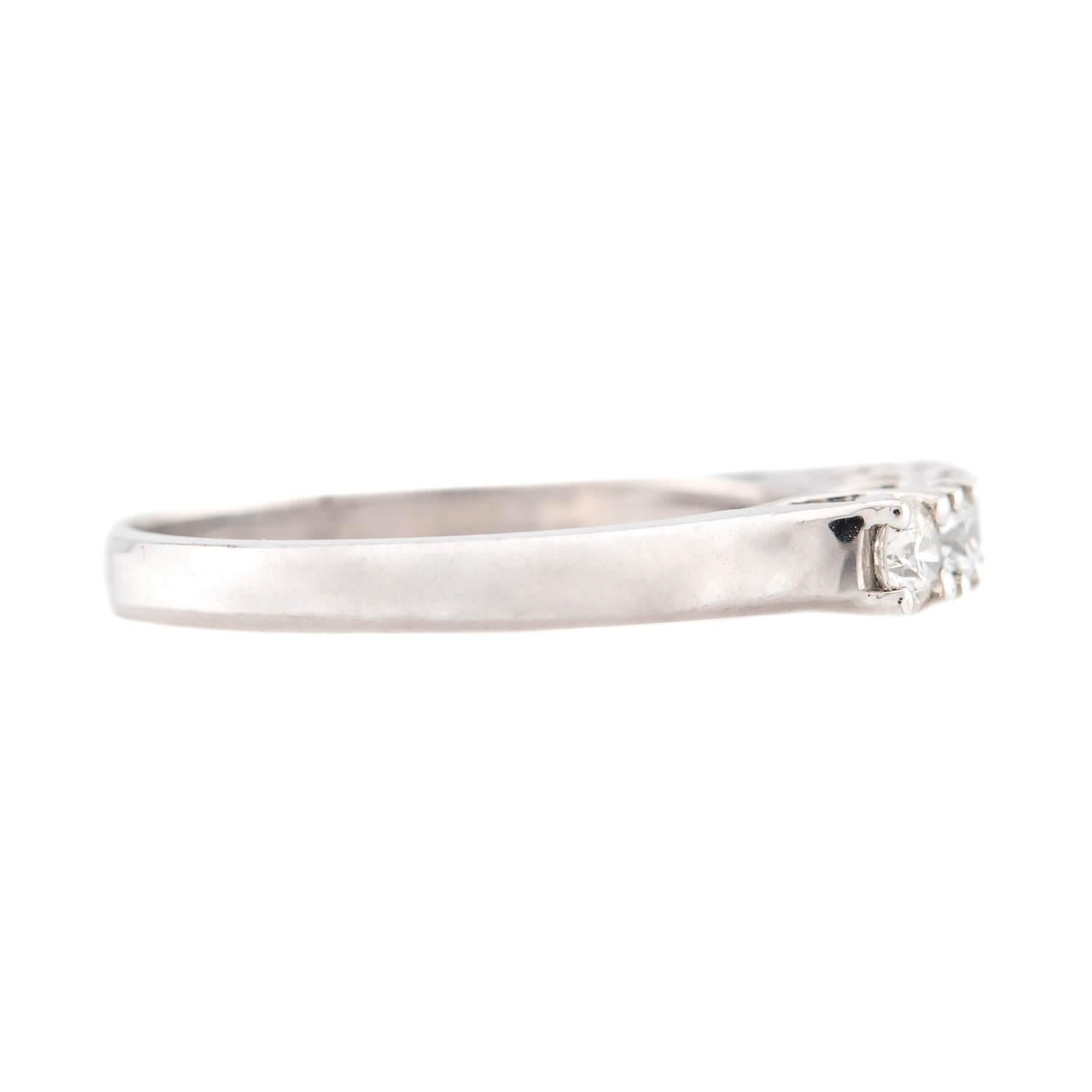 JEFF COOPER Anillo de cinco piedras con diamantes de 18 quilates Moderno en venta