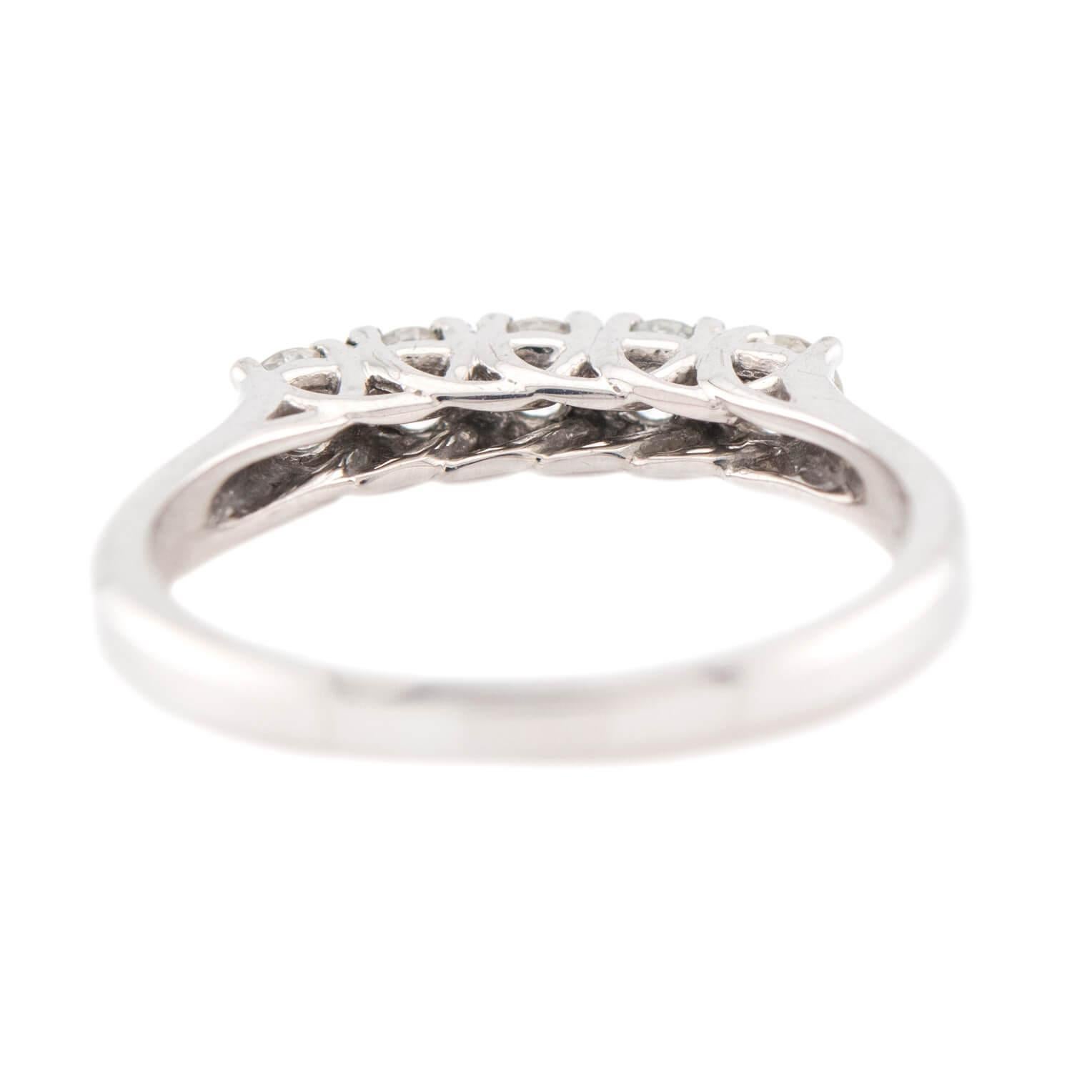 JEFF COOPER Anillo de cinco piedras con diamantes de 18 quilates en Bueno estado para la venta en Narberth, PA