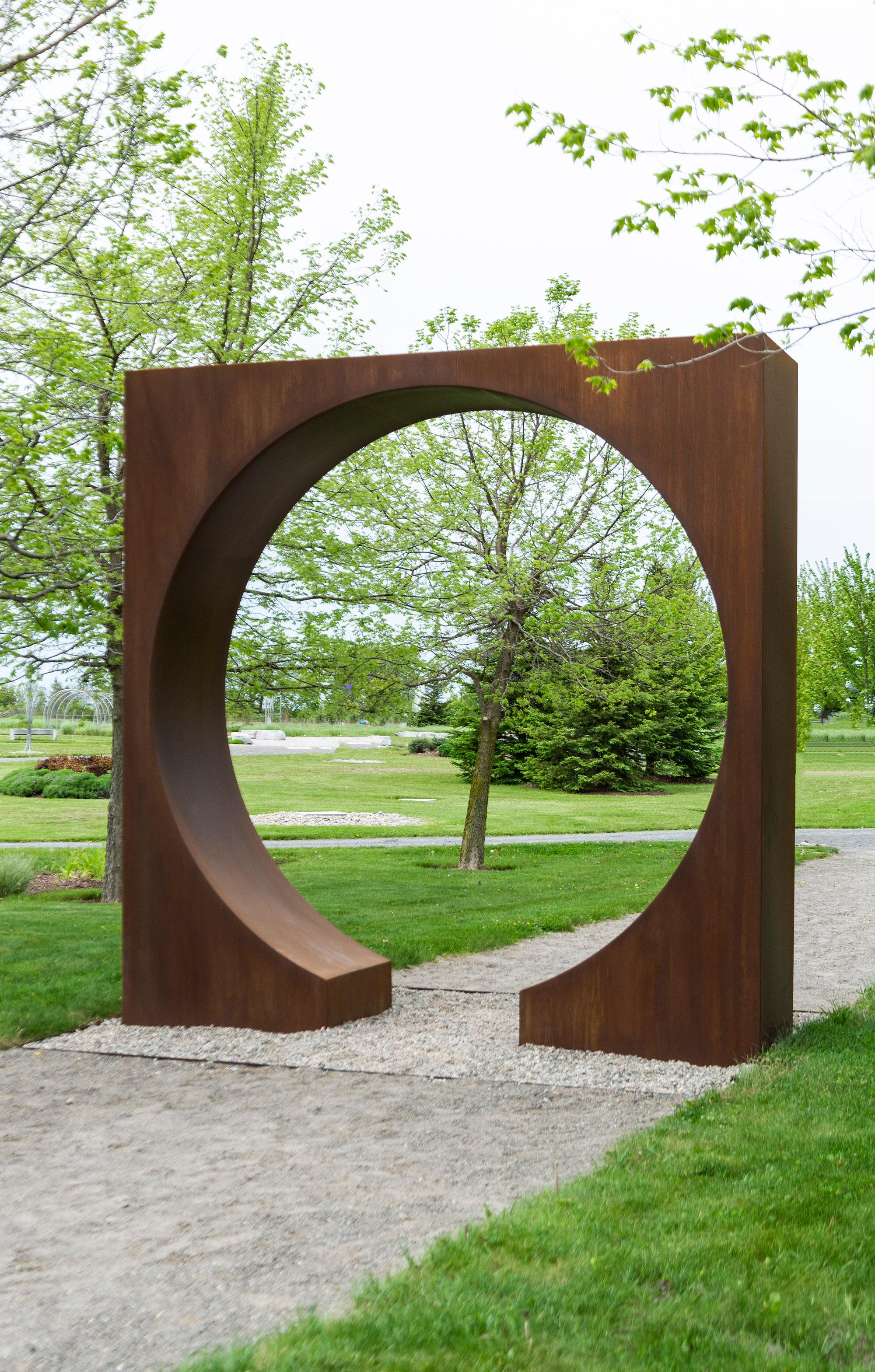 The Portal: World We See - scultura contemporanea, geometrica, astratta, in acciaio - Abstract Sculpture Grigio di Jeff Gillmor