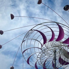 „Spinning to Sagittarius“ kinetische Skulptur