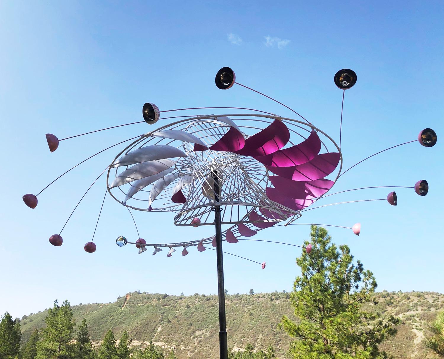 "Sculpture cinétique "Spinning to Sagittarius".  - Mixed Media Art de Jeff Glode Wise