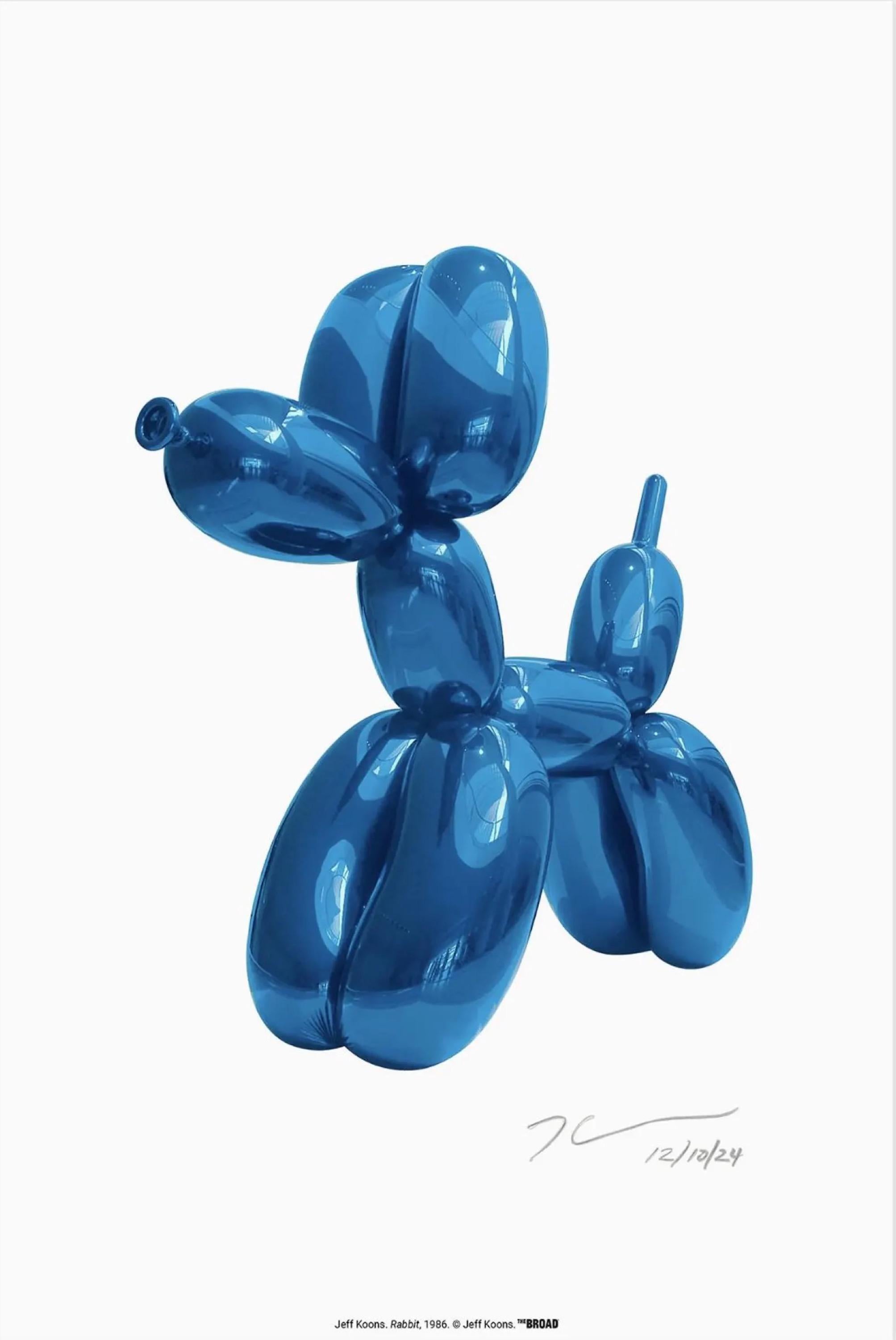 Jeff Koons, Ballonhund (blau), 2025

Druck auf Papier
76 × 51 cm (29 9/10 × 20 1/10 in)
Auflage von 500 Stück
Vom Künstler handsigniert

Jeff Koons veröffentlichte Balloon Dogs 1993 als Teil seiner "Celebration"-Serie. Diese verspielten Skulpturen
