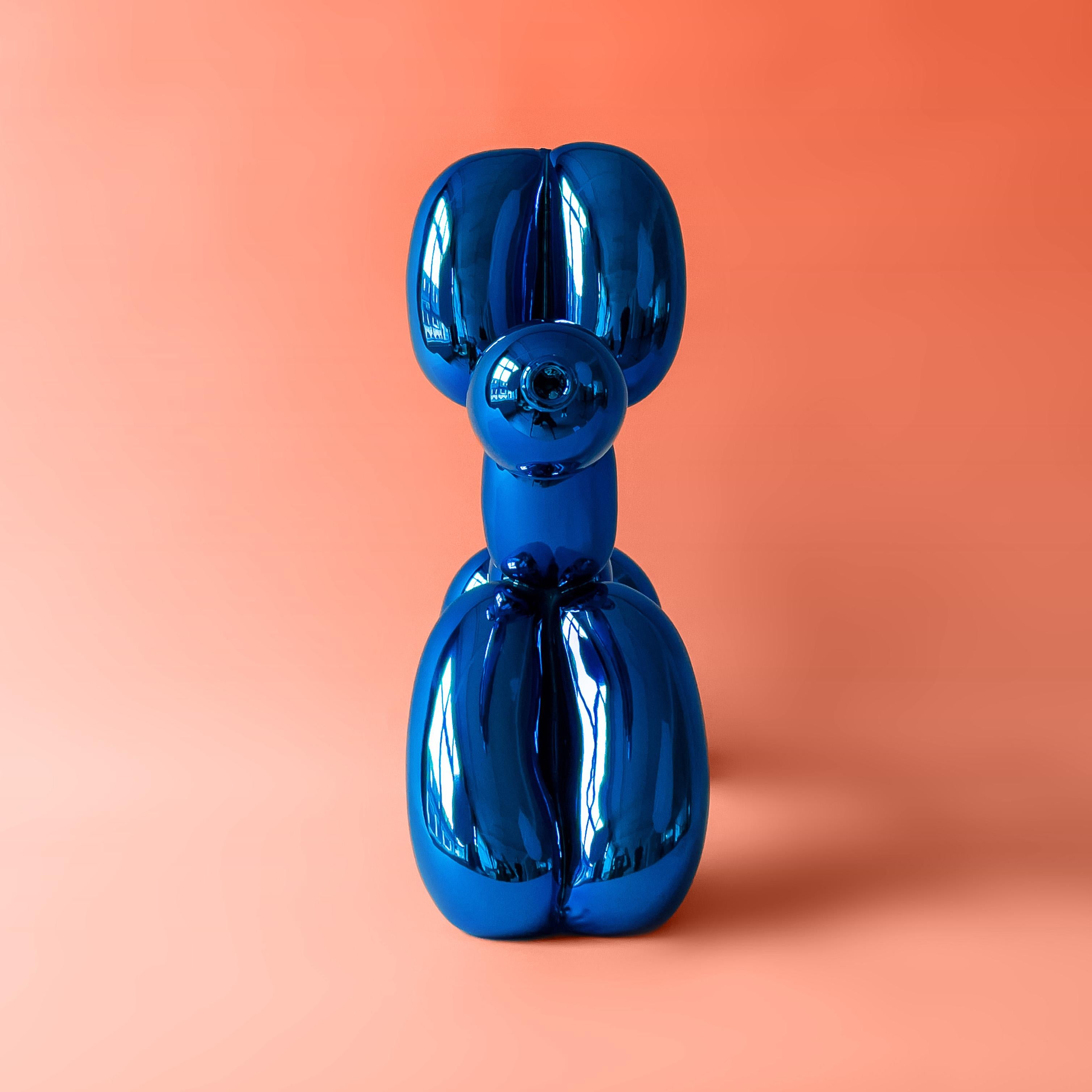 Scultura di cane con palloncino blu di Jeff Koons, Porcellana, Arte contemporanea in vendita 1