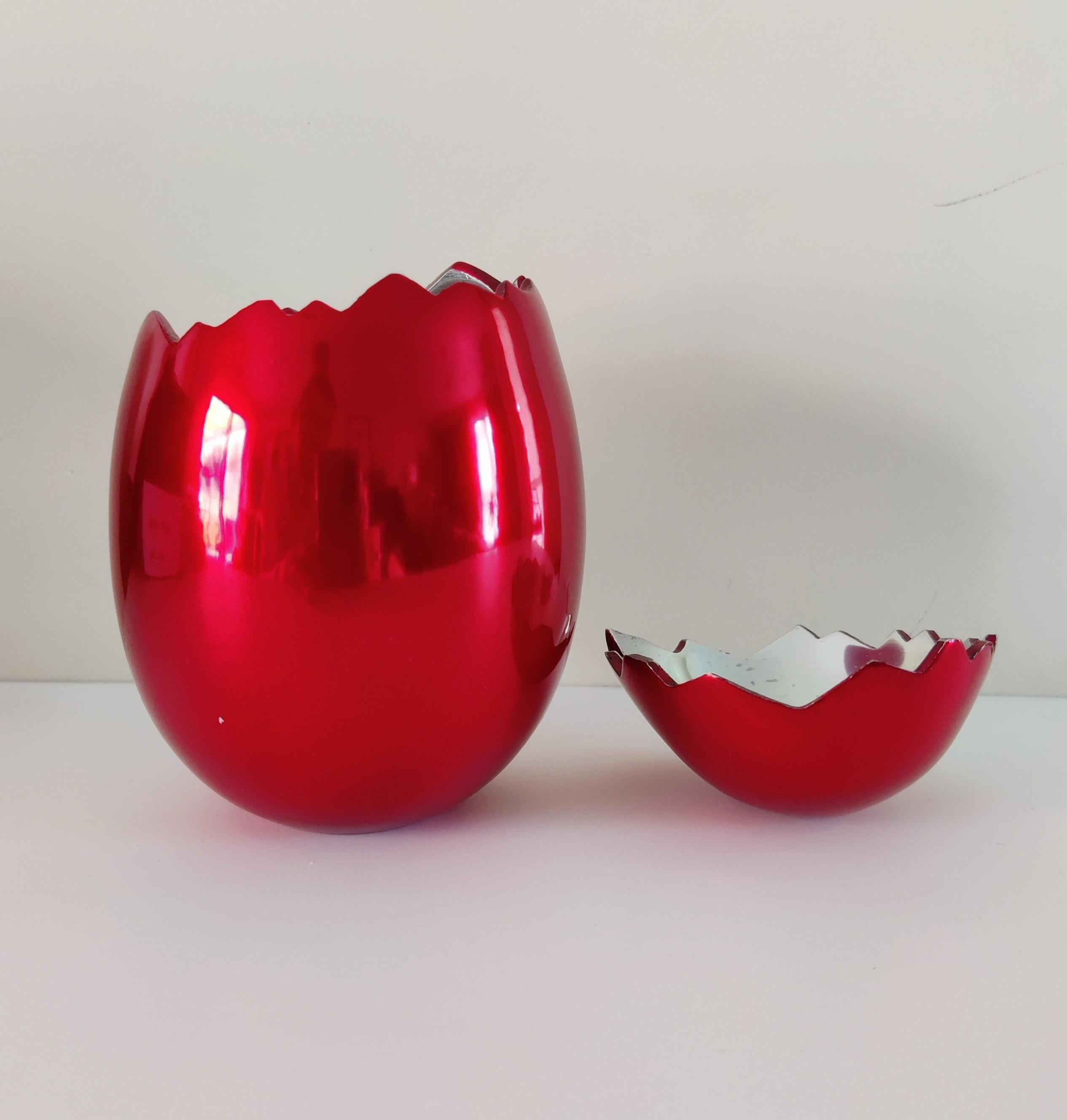 Jeff Koons -- Cracked Egg (Red)

Aluminium multiple with red glaze, 2008
From the edition of 1,000 
Published by the Los Angeles County Museum of Art, Los Angeles, as an invitation for the opening of the Broad Contemporary Art Museum, lacking the