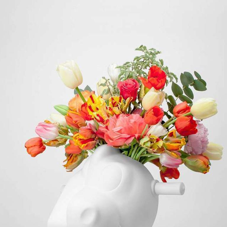 Koons Vase - Contemporary Sculpture by Jeff Koons
