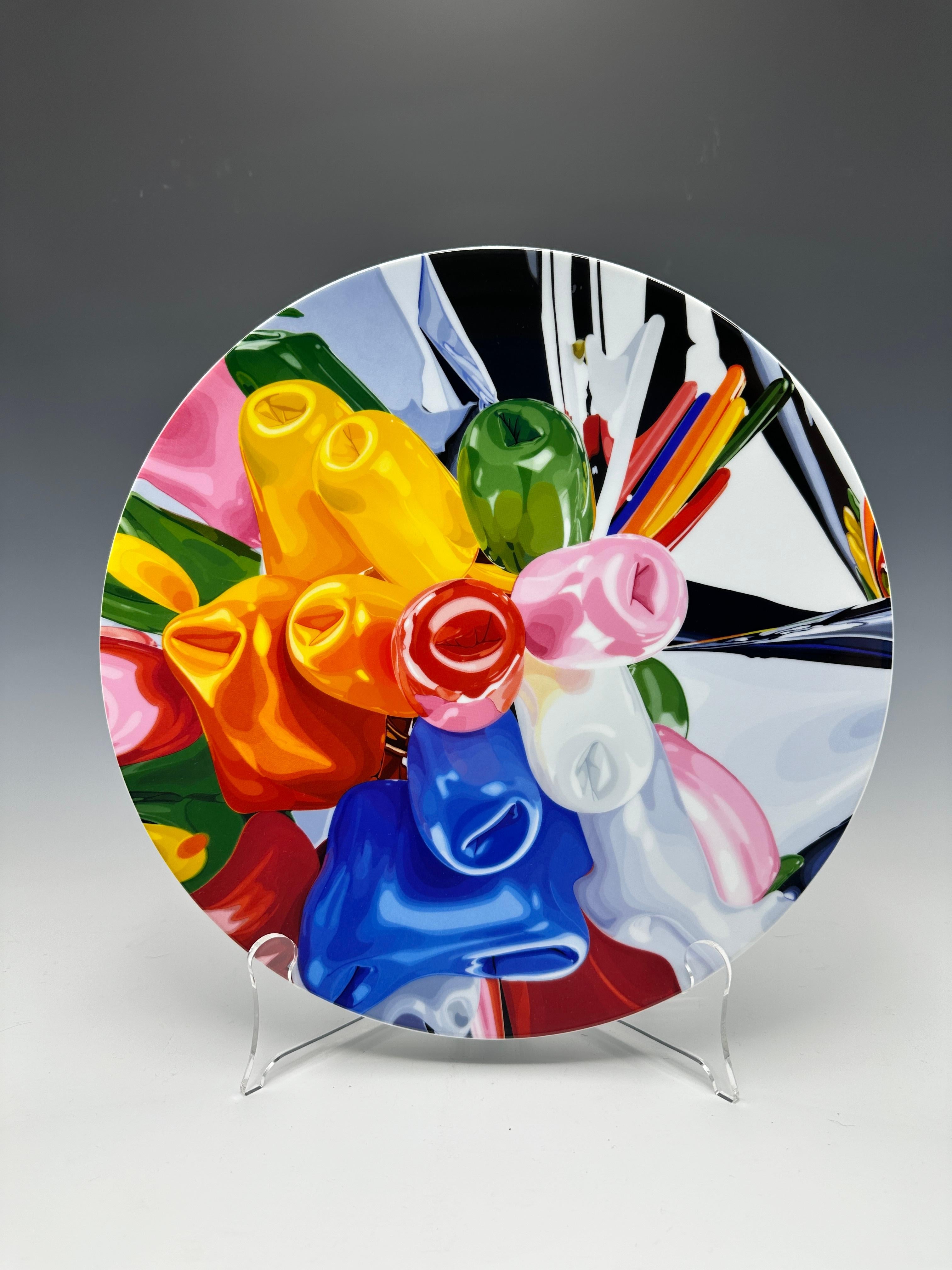 Brillante y colorido, este plato de porcelana 