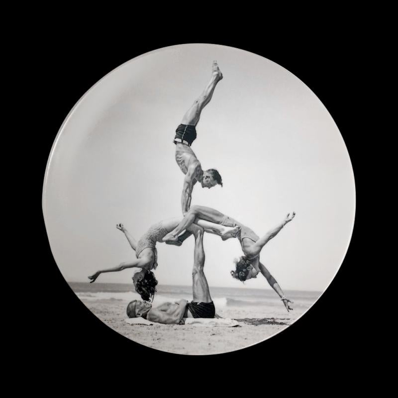 Moderne Assiette en porcelaine W de Jeff Koons par Bernadaud en vente