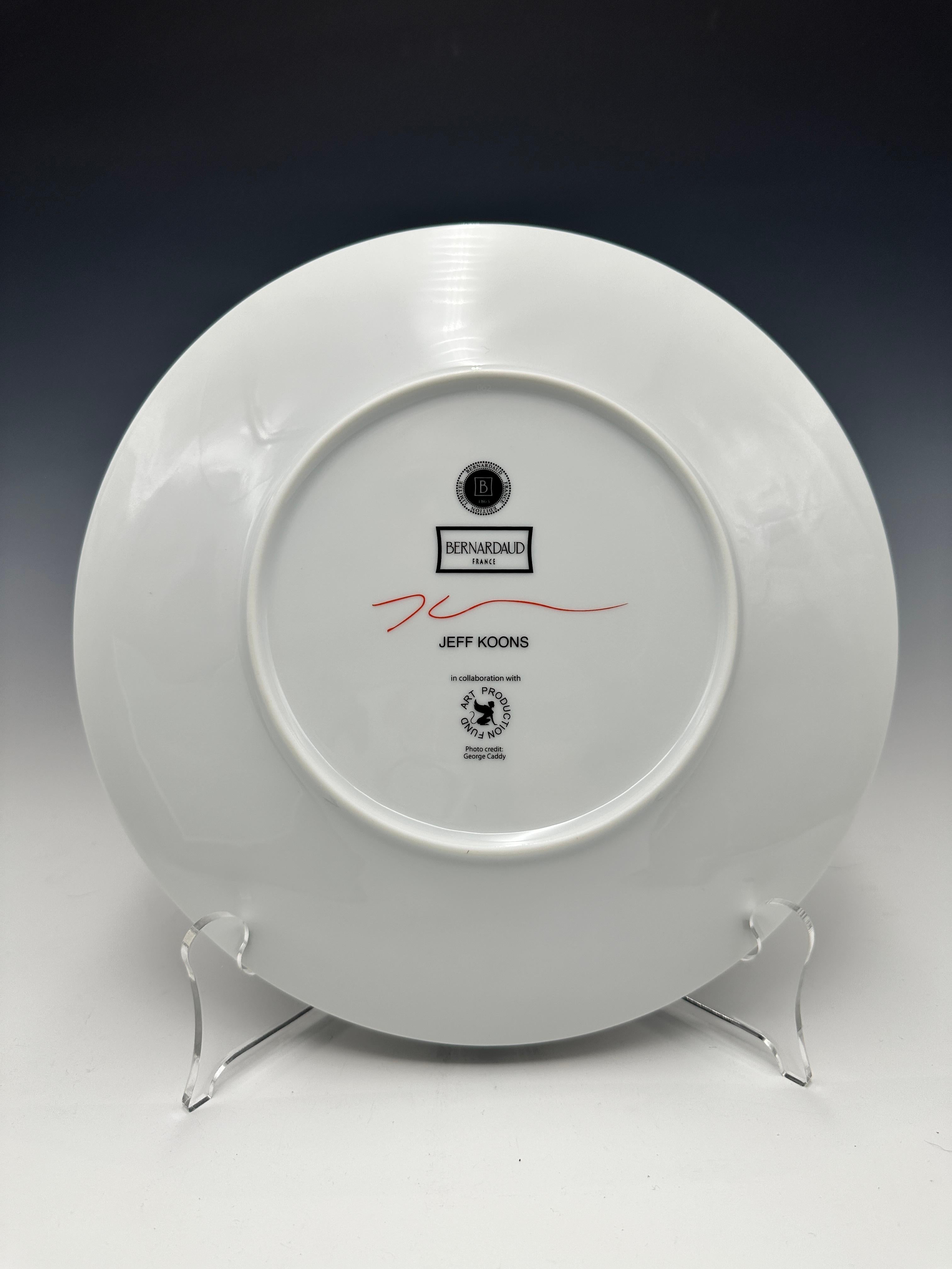 Assiette en porcelaine W de Jeff Koons par Bernadaud Excellent état - En vente à East Quogue, NY