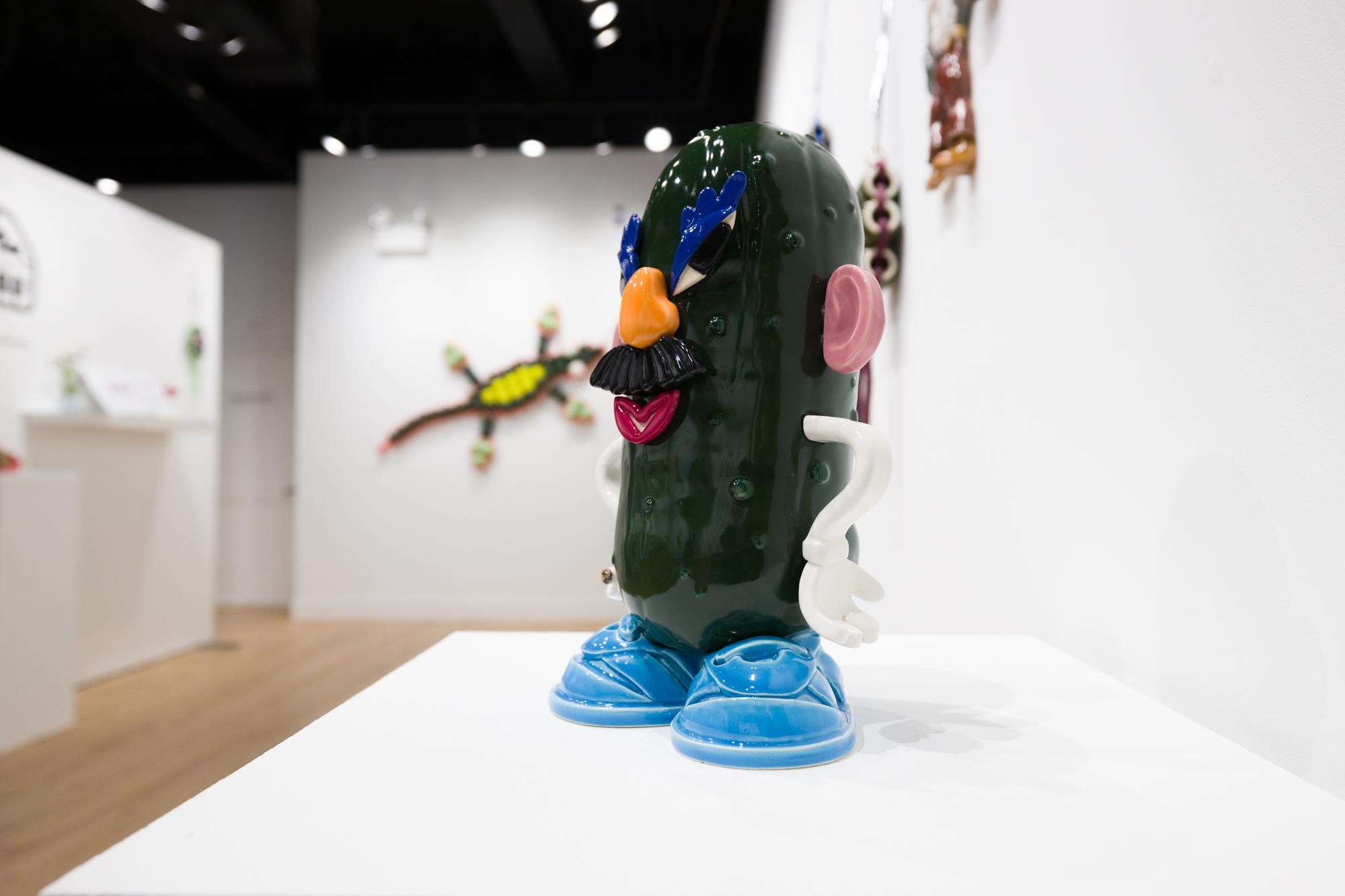 „Pretty Pickle“ Steingut, Keramik, Essen, Kinderspielzeugmotiv, Humor im Angebot 8