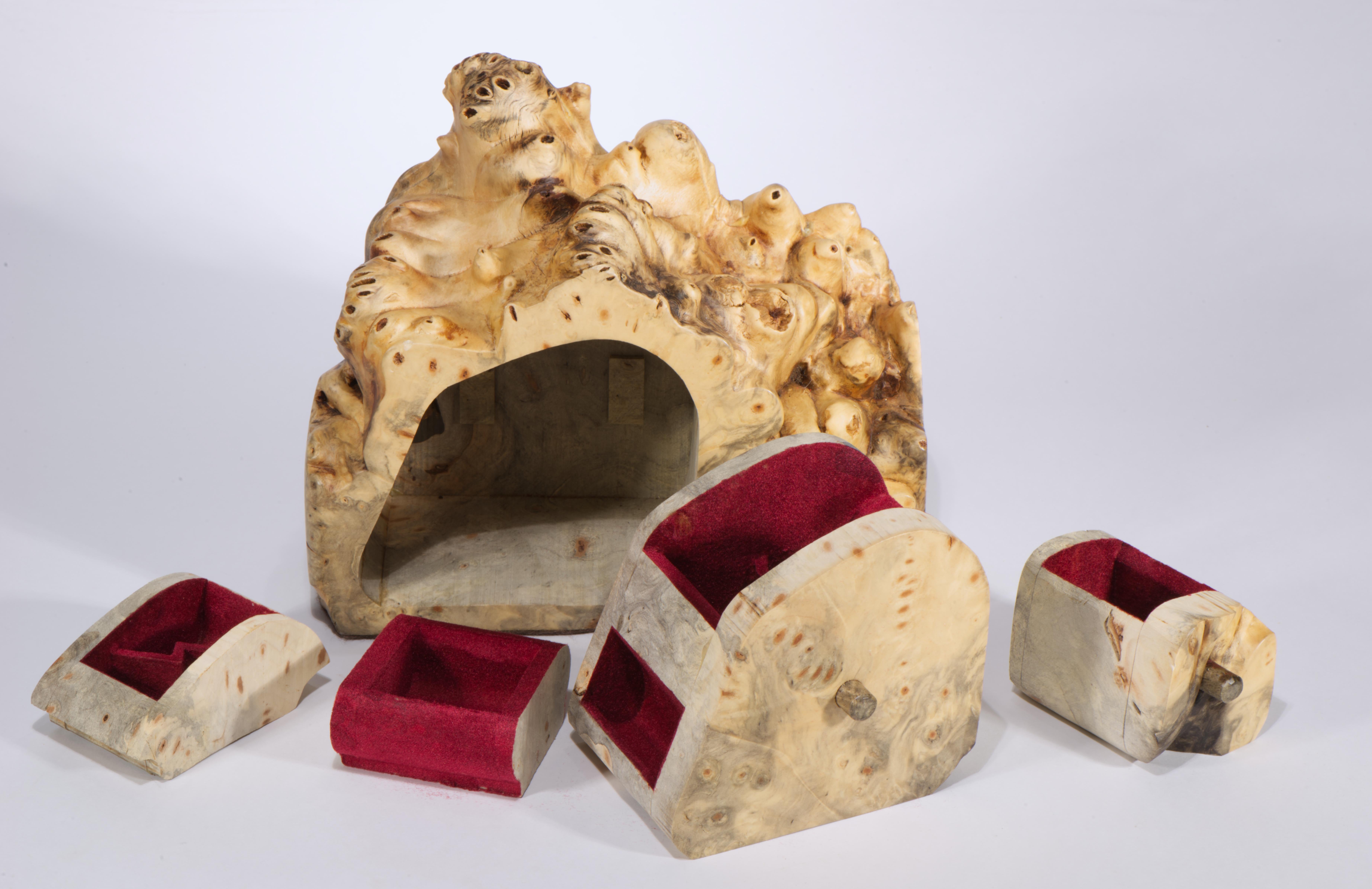 Jeff Trag Mappa Burl Carved Box Live Edge Secret Compartments In Good Condition For Sale In Clifton Springs, NY