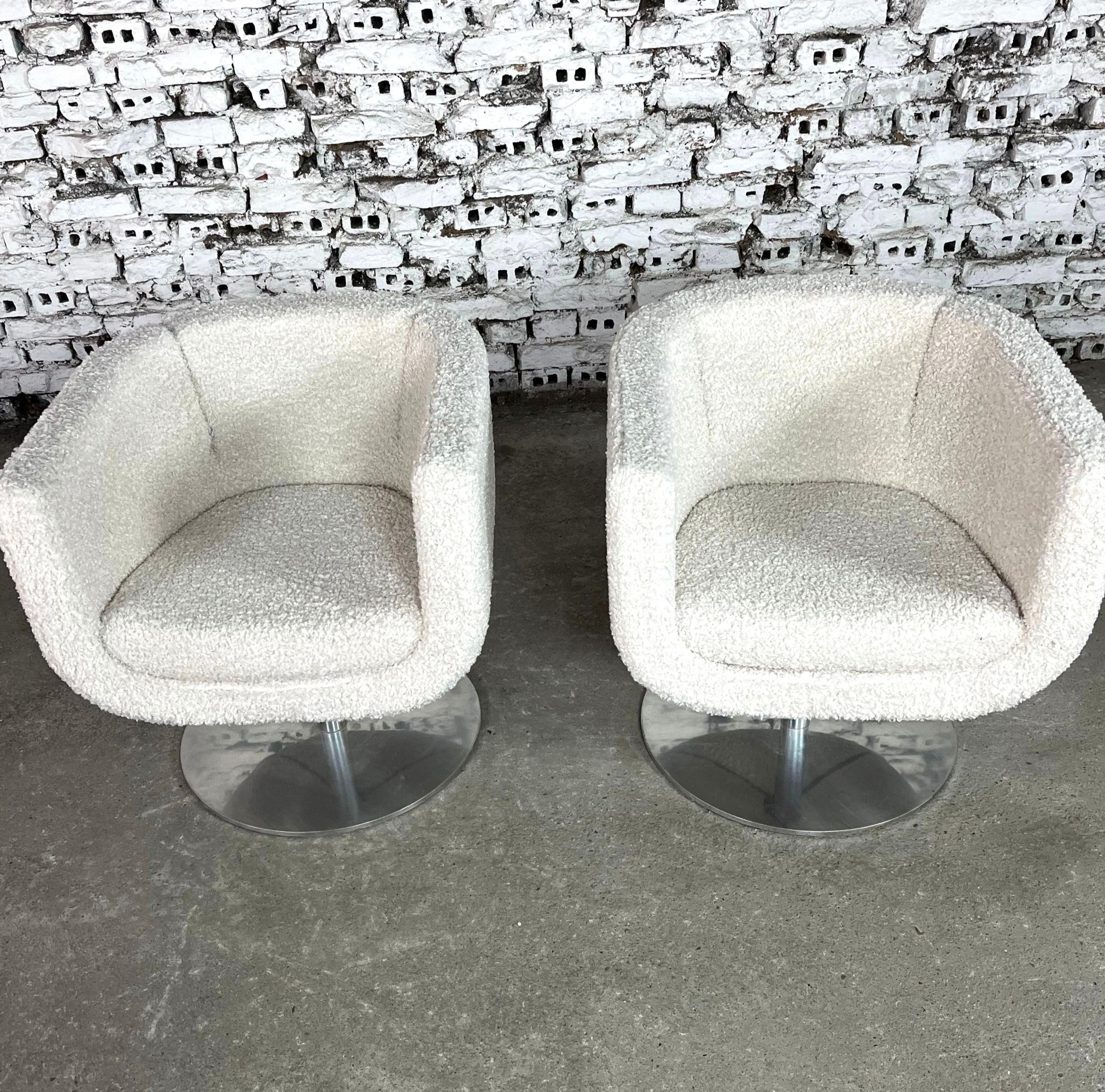 Dimensions: H 28” x W 25.5” x SD 19” x SH 16.9”

Pair of B&B Italia Tulip designed 360-degree swivel armchairs by Jeffrey Bernett. The base is in polished and brushed aluminum. Reupholstered in off-white boucle.

Please see our other listings for