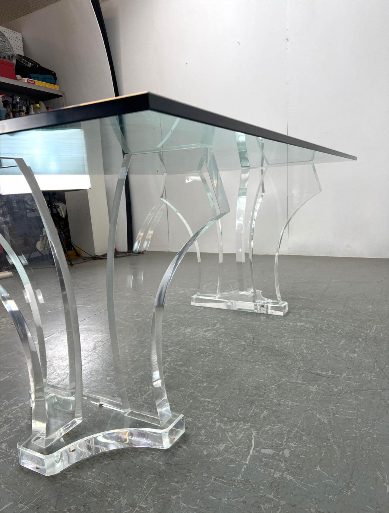 Américain Table de salle à manger en lucite Jeffrey Bigelow en vente
