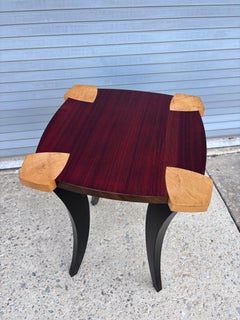 Table d'appoint postmoderne de Jeffrey Greene, acajou et érable ondé, 1990