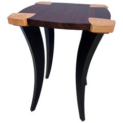 Table d'appoint postmoderne de Jeffrey Greene, acajou et érable ondé, 1990