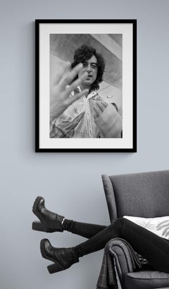 Led Zeppelin #C2 - Photo inédite de Jimmy Page à SFO avec sa main enveloppée...