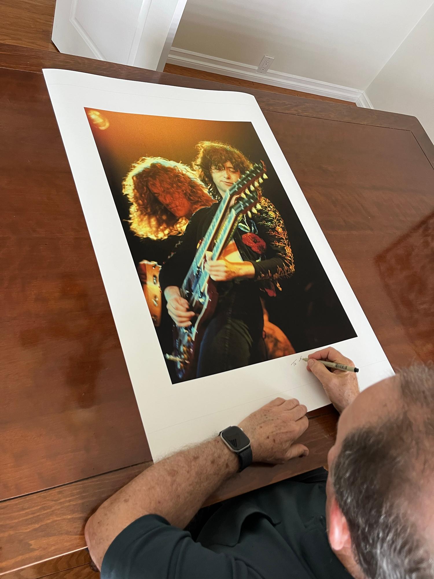 Led Zeppelin Photo #B2 - Fotografía nunca vista de Robert Plant y Jimmy Page - Photograph Otro estilo de arte de Jeffrey Mayer