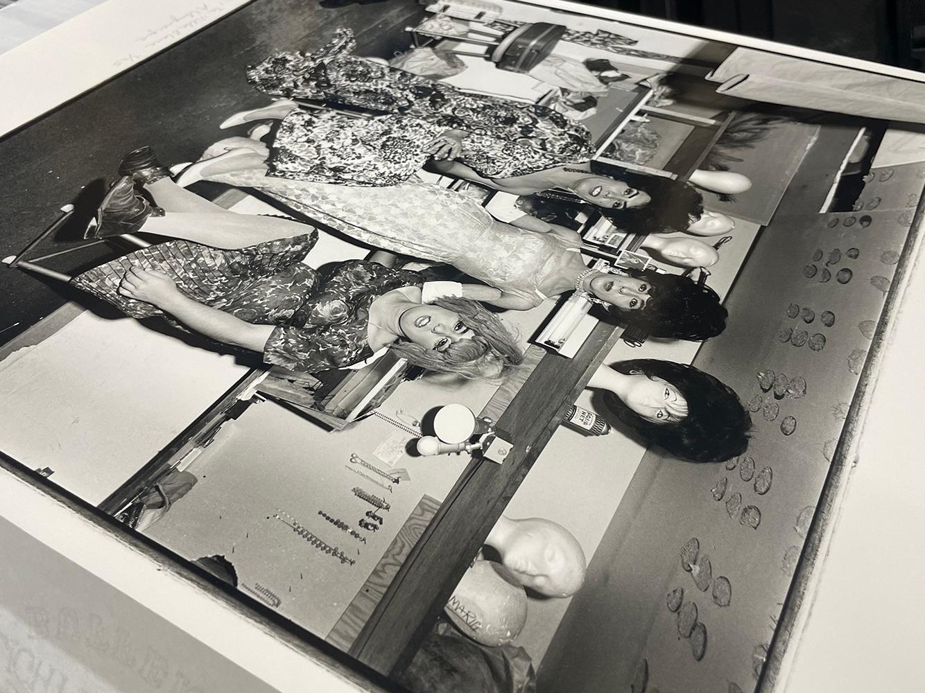 Spogliatoio, La Villa Blanc, Albuquerque, 1971
Stampa alla gelatina d'argento, 19 3/4 x 15 7/8 pollici.
Firmato, intitolato, datato e numerato da Jeffrey Silverthorne
Edizione di 12 copie, stampata nel 2008

Jeffrey Silverthorne è stato un fotografo
