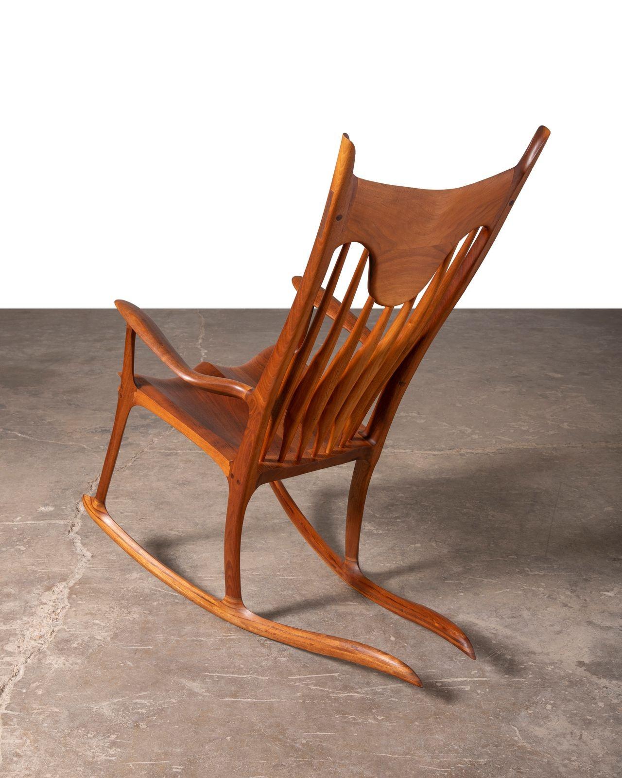 Chaise à bascule en noyer noir de Californie fabriquée à la main par Jeffry Mann Studio A 1985 Bon état - En vente à Dallas, TX