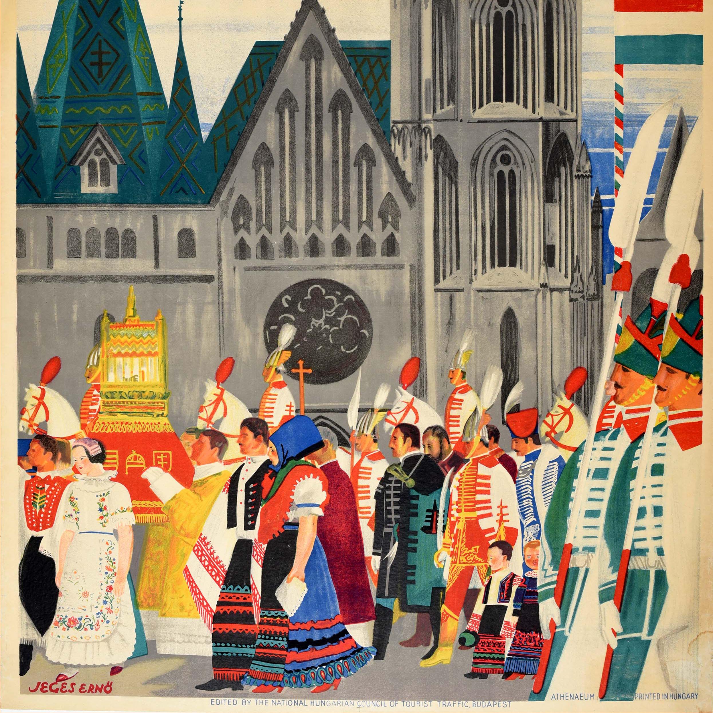 Affiche de voyage vintage originale pour Budapest avec une superbe illustration de Jeges Erno (1898-1956) représentant une procession de festival de personnes en costume traditionnel passant devant l'église historique Matthias du 11e siècle sur la