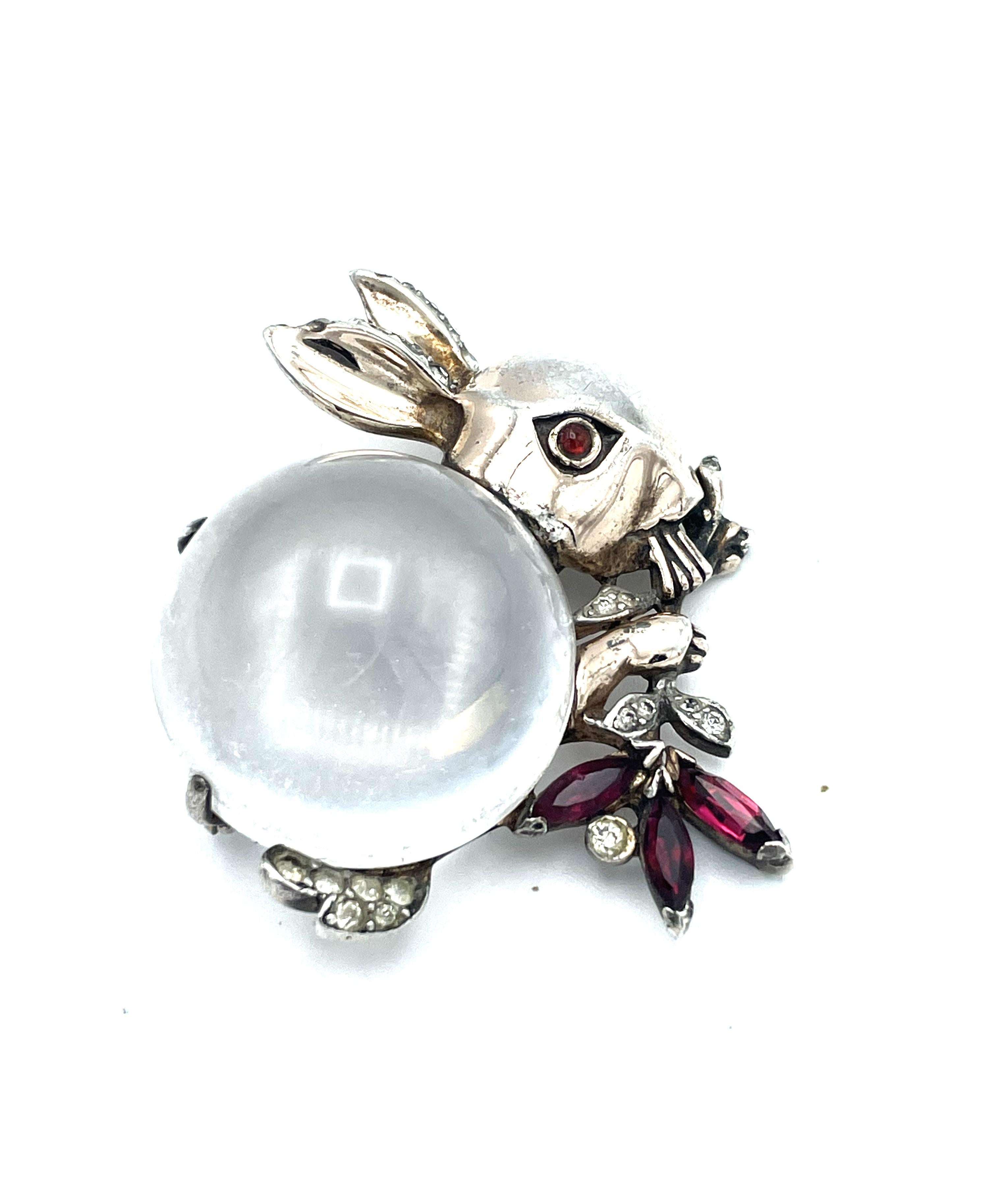 JELLY BELLY RABBIT brooch by Trifari USA , sterling silver  gold plated, 1940s  For Sale 3