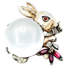 Vintage JELLY BELLY RABBIT brooch by Trifari USA , sterling silver  gold plated, 1940s 