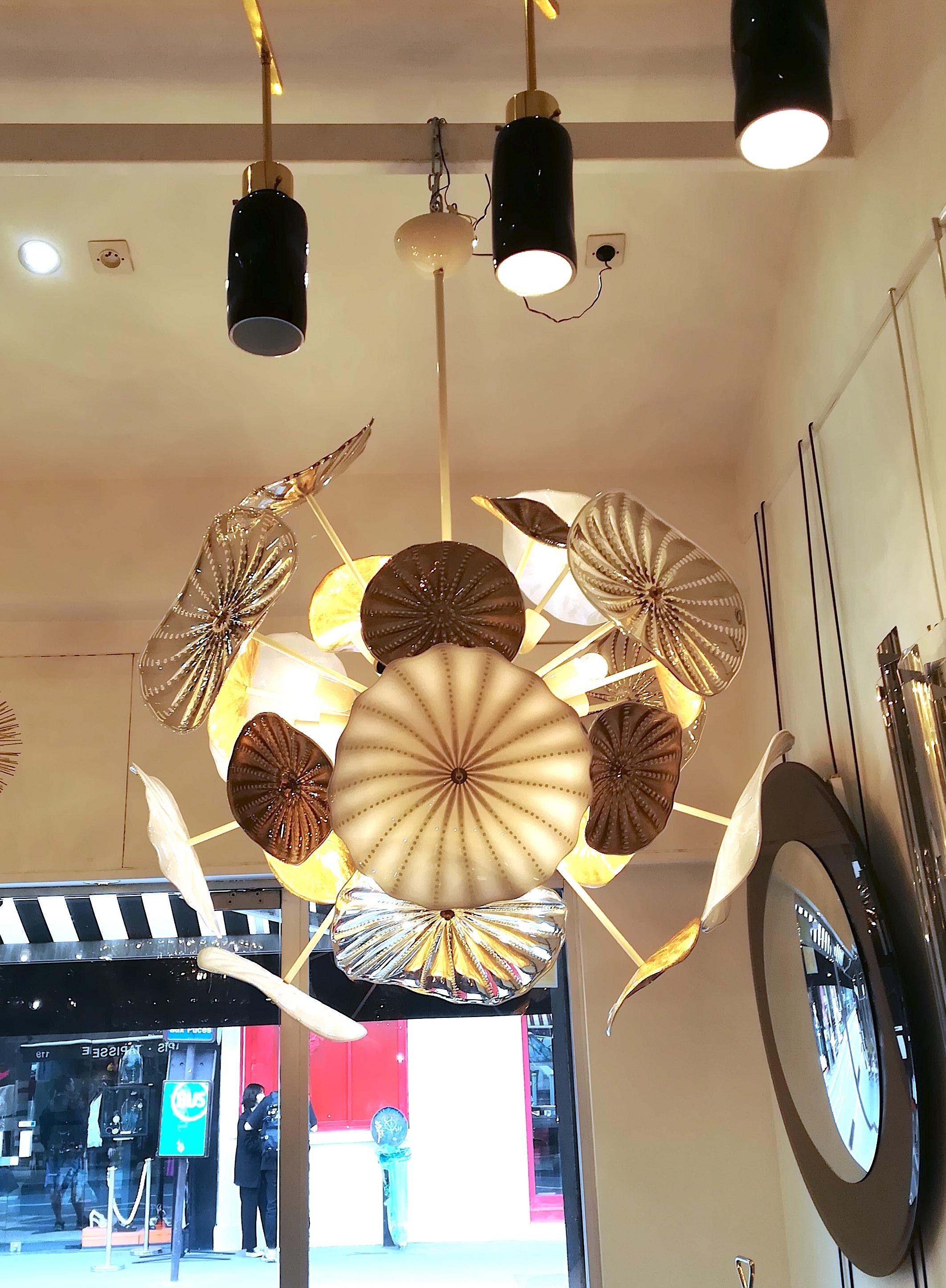 Jellyfih Sputnik Murano glass chandelier.
(grey, gold and transparent grey discs, all in Murano blown glass)
Structure 's color: clear beige (painted metal).