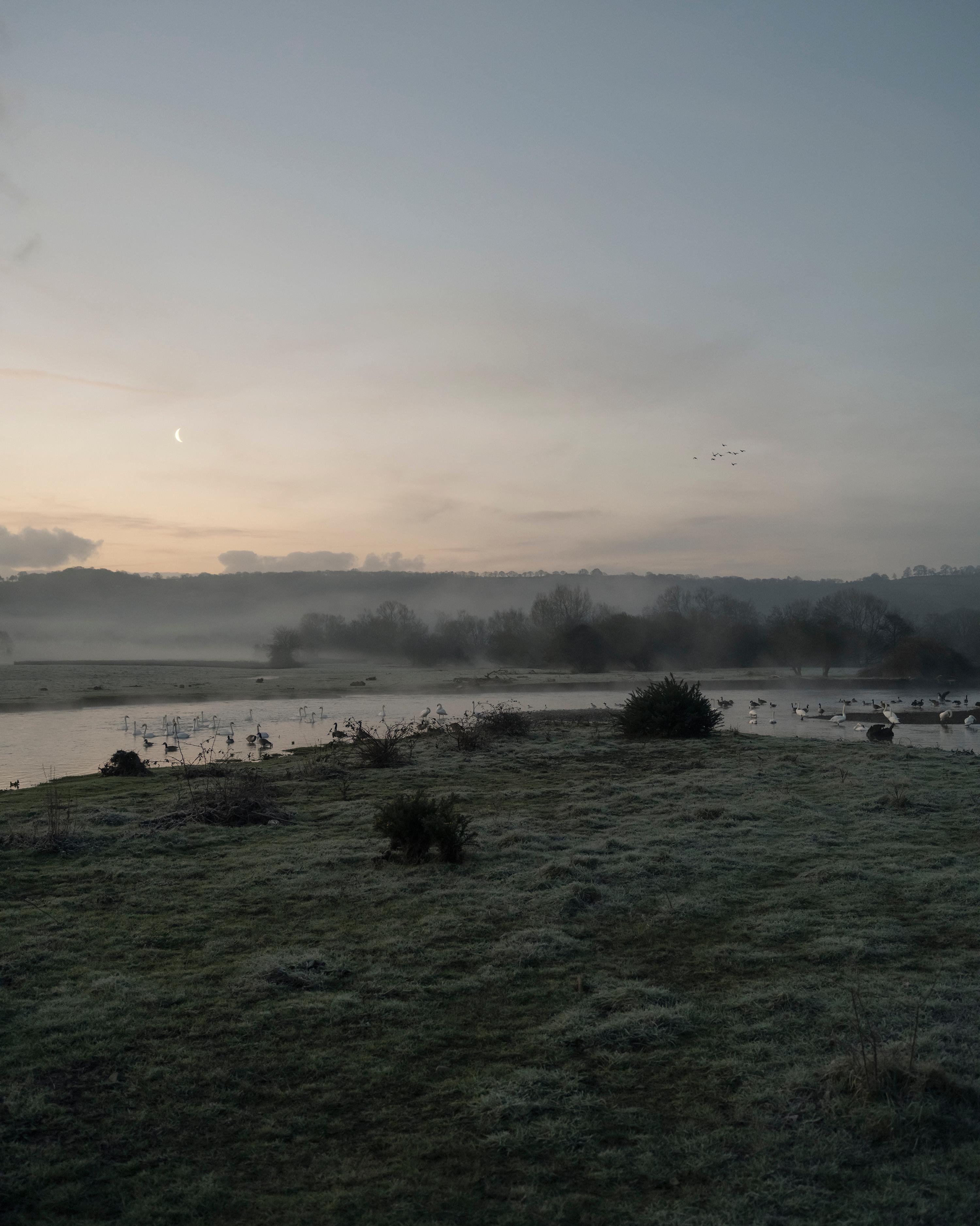 Jem Southam Landscape Photograph – 07:32:55 26 Februar 2022
