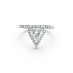 Anello di fidanzamento Isadora con scudo di diamanti di Jemma Wynne