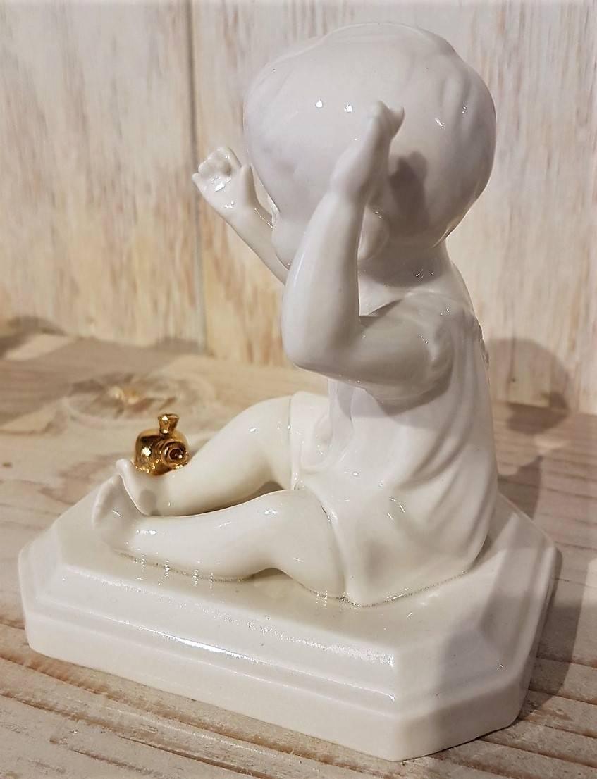 Bong Baby - Brown Figurative Sculpture by Jen Watson