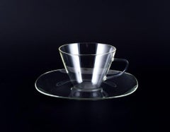 Jena-Glas, Schott & Gen/Mainz, Germany. Four coffee cups with saucers.
